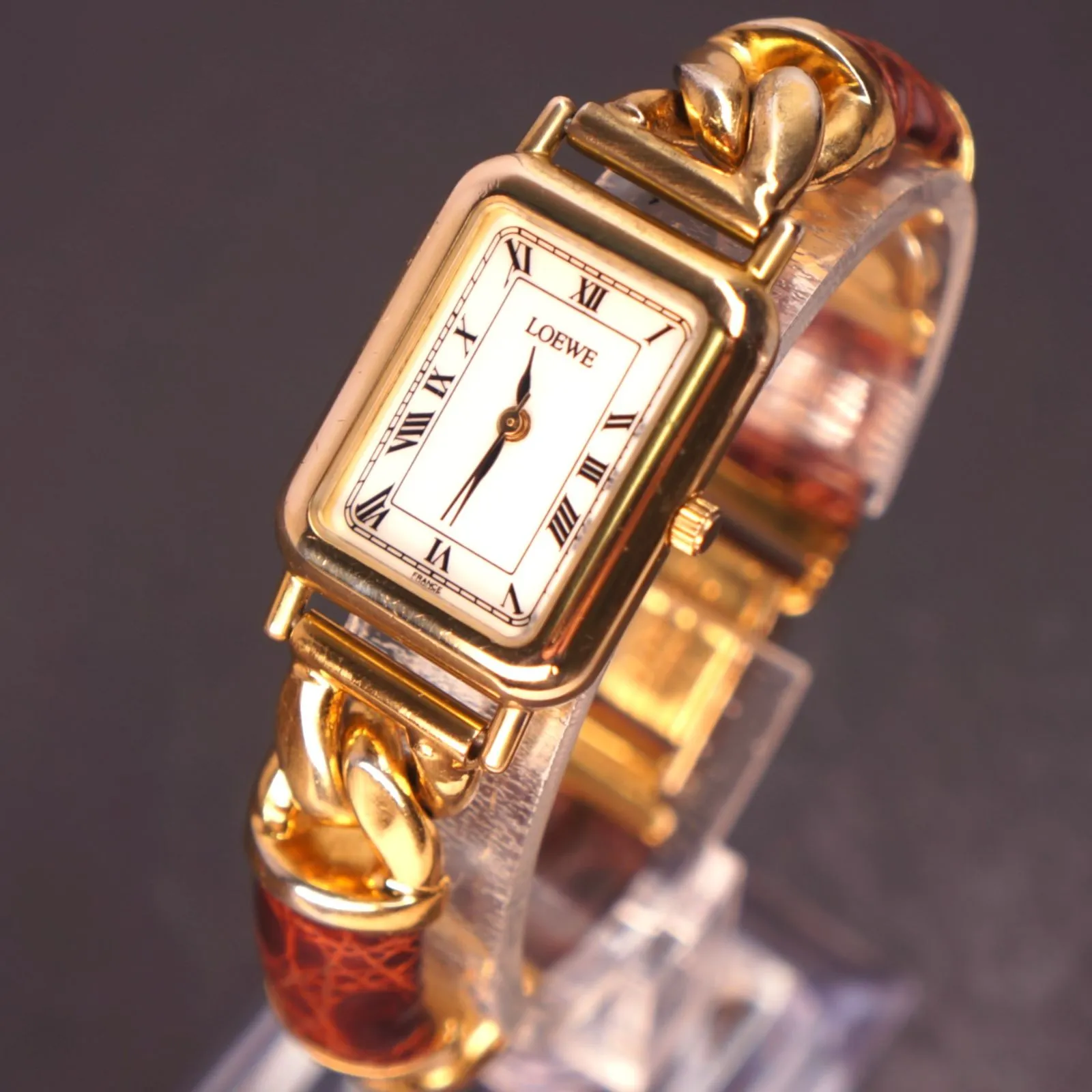 稼働品✨️LOEWE 腕時計 クォーツ アナグラム ヴィンテージ 稼働品✨️LOEWE 腕時計 クォーツ アナグラム ヴィンテージ ロエベ