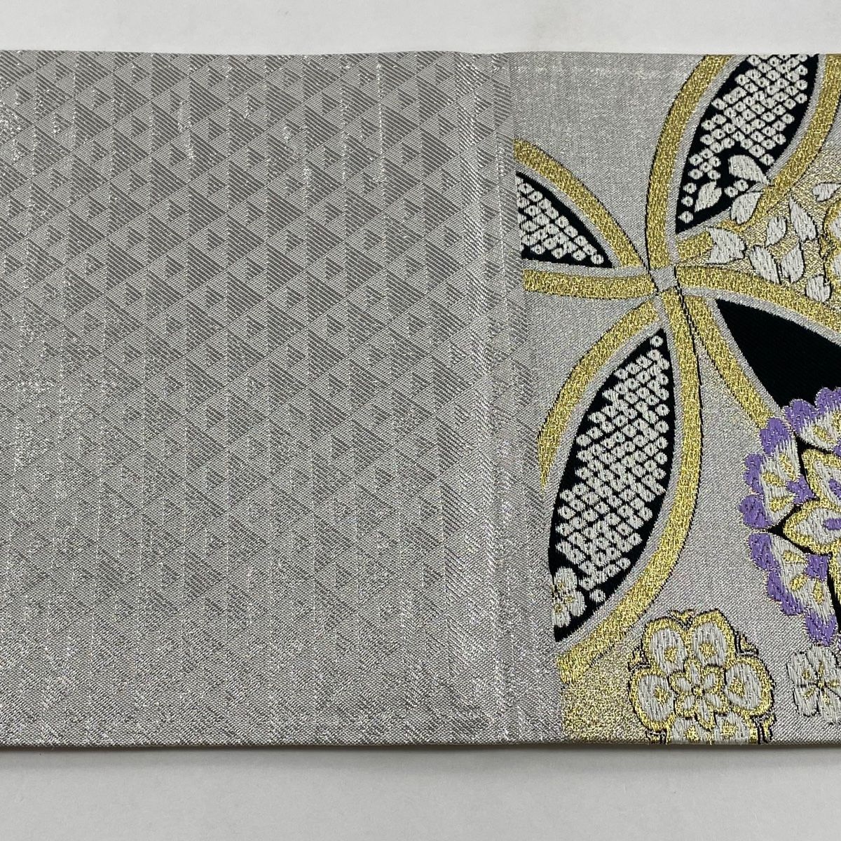 袋帯 美品 秀品 振袖向き 華文 七宝 刺繍 箔 銀色 六通 正絹