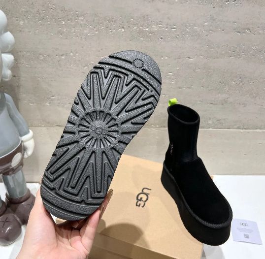 人気商品・新品未使用】極美品 ブラック UGG アグ ブーツ 