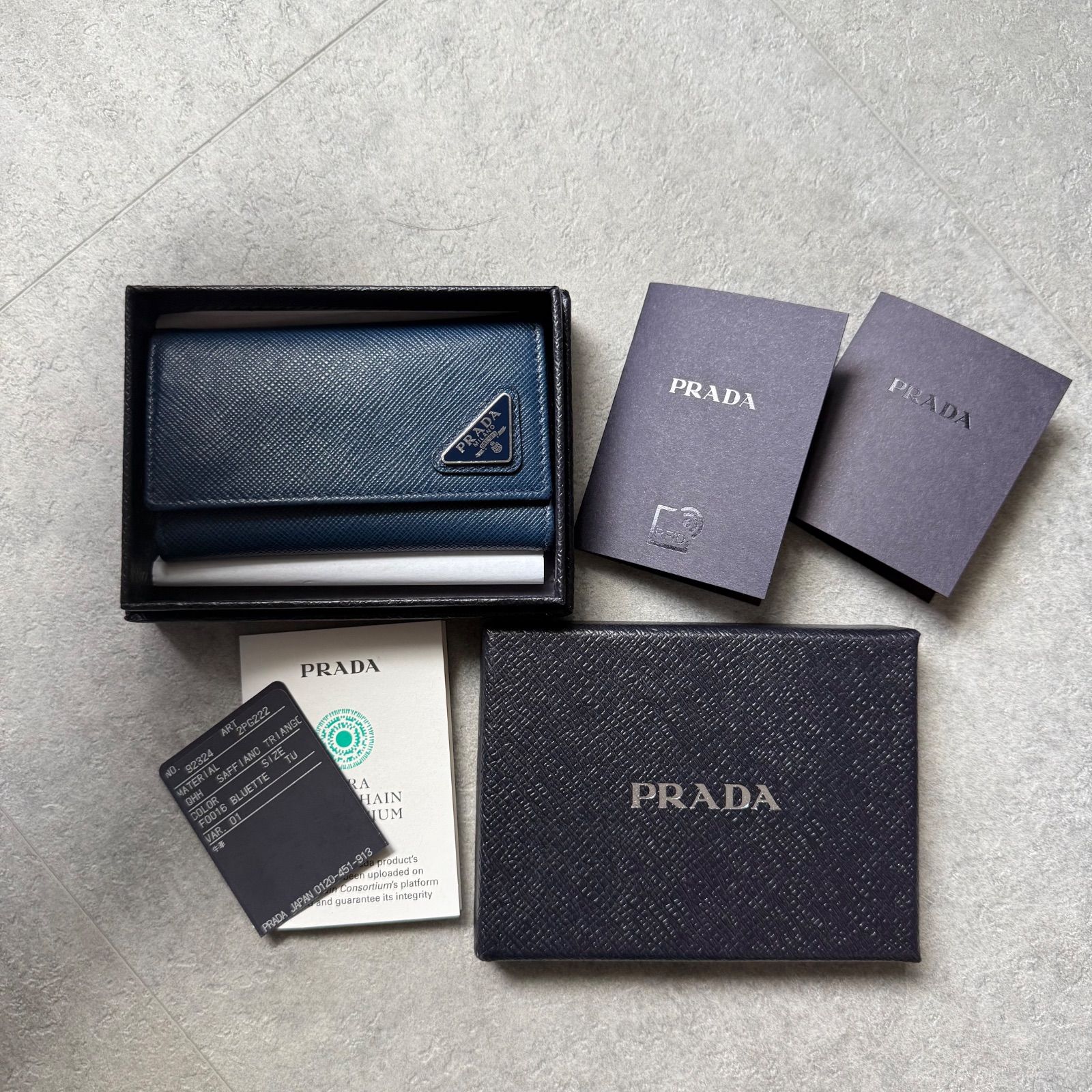 美品 PRADA プラダ トライアングル 6連続キーケース