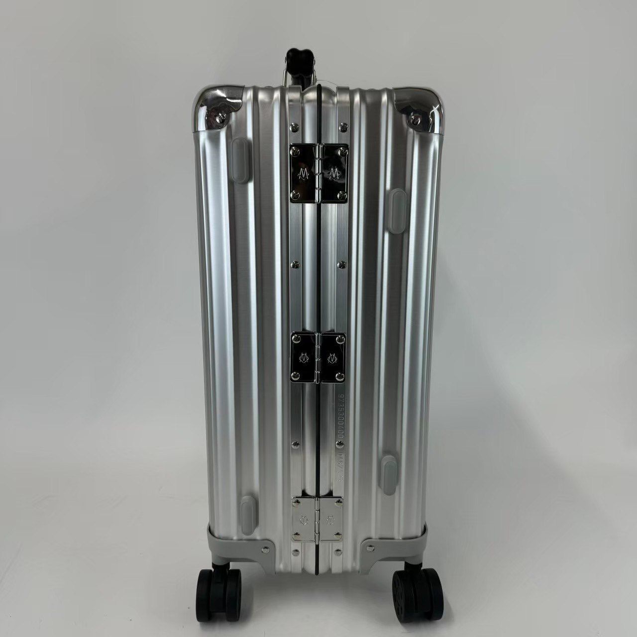 RIMOWA アルミニウム製キャリーケース 中型 シルバー　ヴィンテージ RIMOWA - 新品未使用 RIMOWA リモワ Classic Cabin S Silver 33L