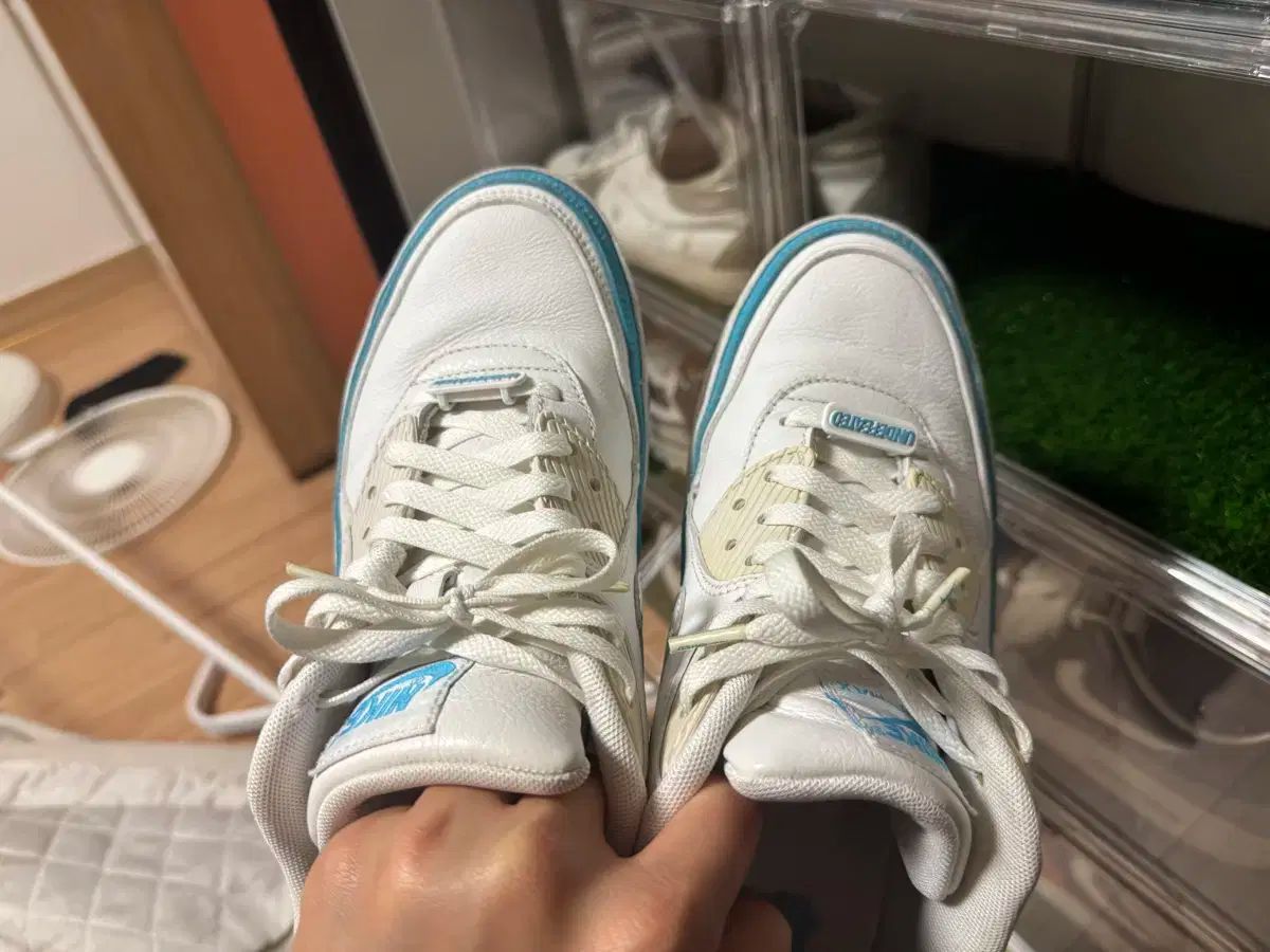 NIKE