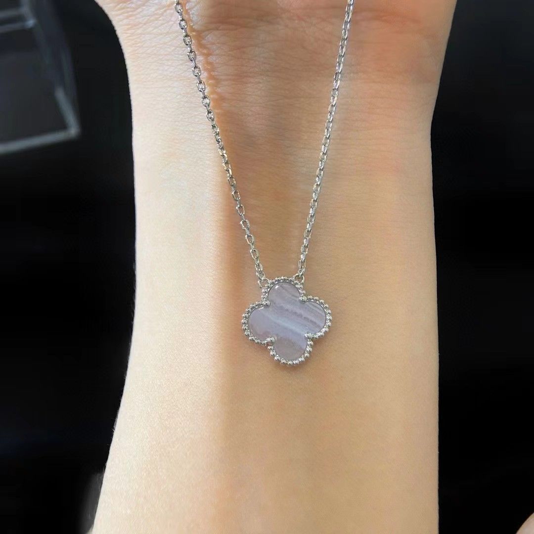 新作Van Cleef & Arpels ペンダント、カルセドニー VCARD34900