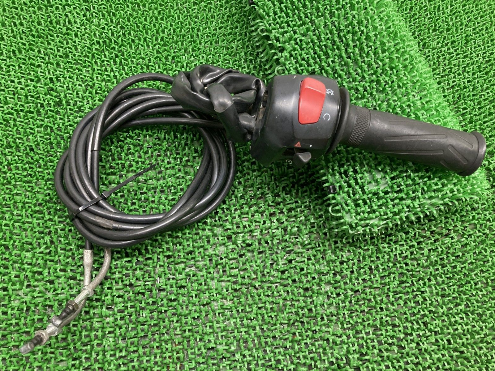 マジェスティ ハンドルスイッチ 右 ヤマハ 純正 中古 SG03J Majesty アクセルワイヤー スロットルホルダー スイッチボックス 4