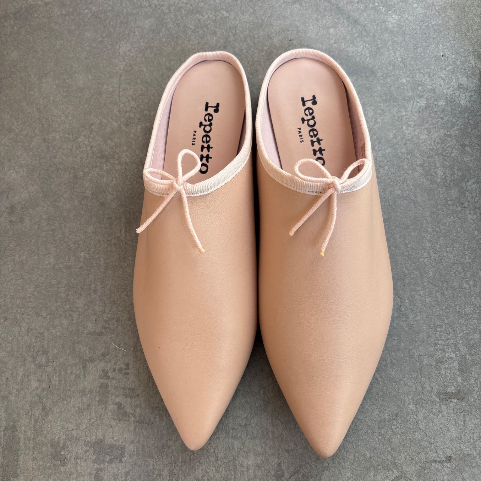 ポインテッドトゥ フラットシューズ