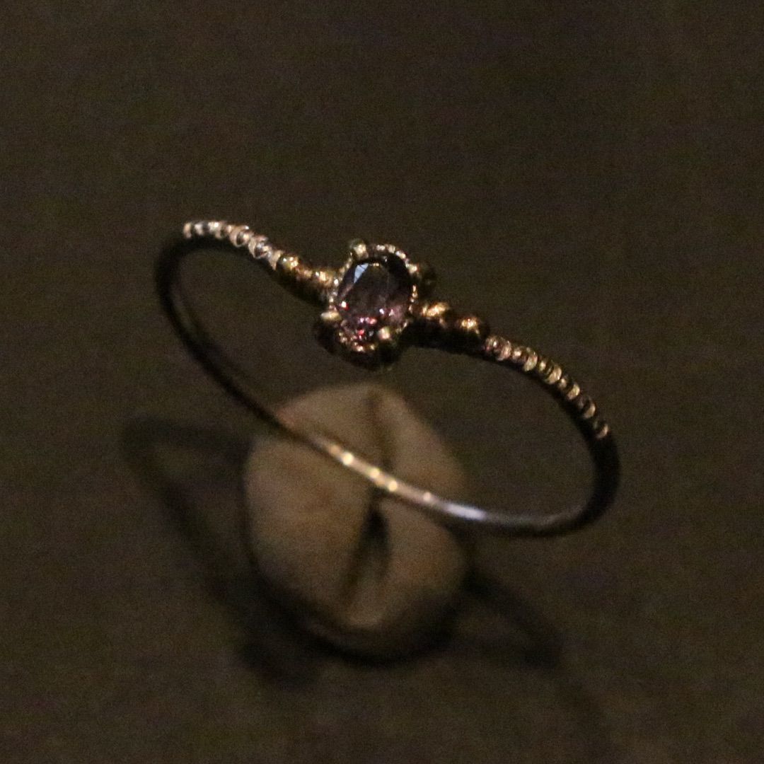 濃いめベキリーブルーグリーンガーネット細身K10粒々ミル打ちシルバーリング約11号