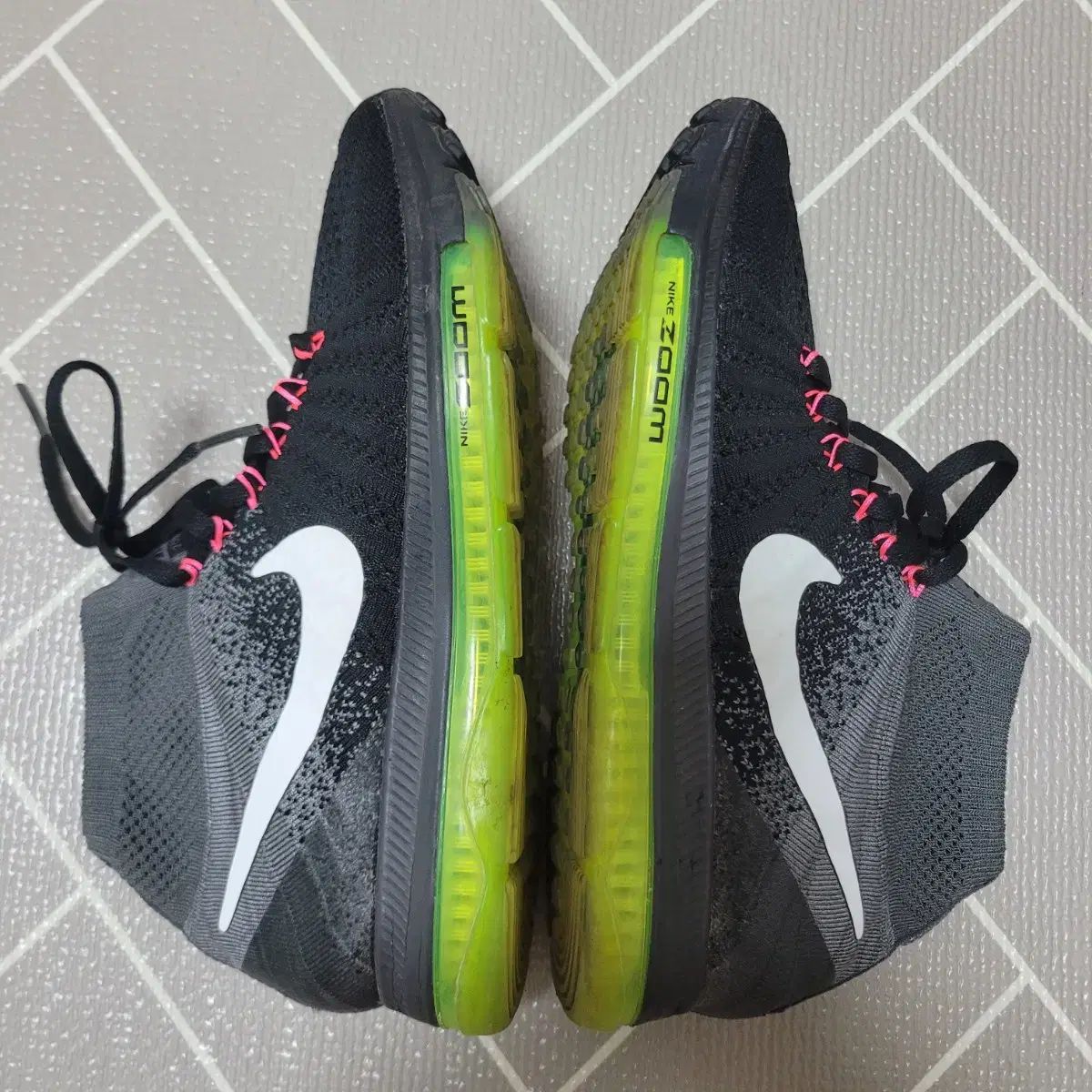 NIKE(ナイキ) すべて縮小 フライニット ランニングシューズ