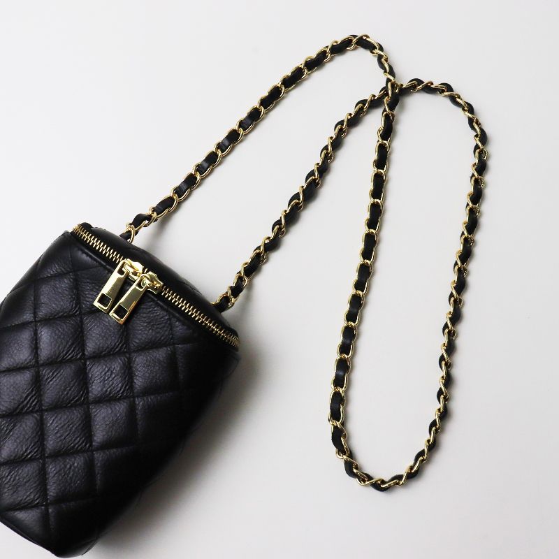 美品 オウレンティ AULENTTI SAUVAGE キルティングミニショルダー 