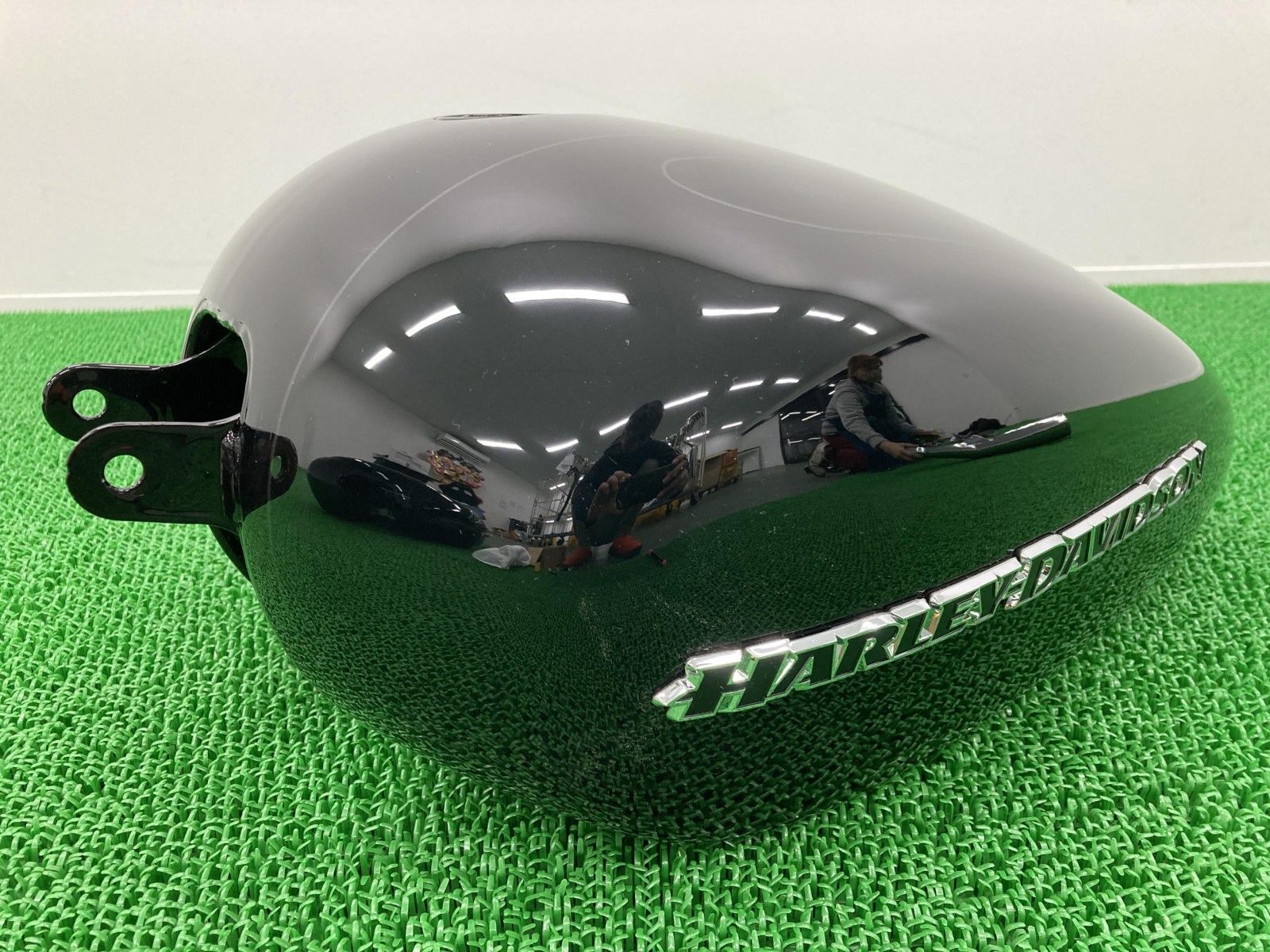 新古品【ハーレー】FXBR　タンク　#555 FXBR FXBRS タンク 黒 ハーレー 純正 新品 ソフテイル ブレイクアウト