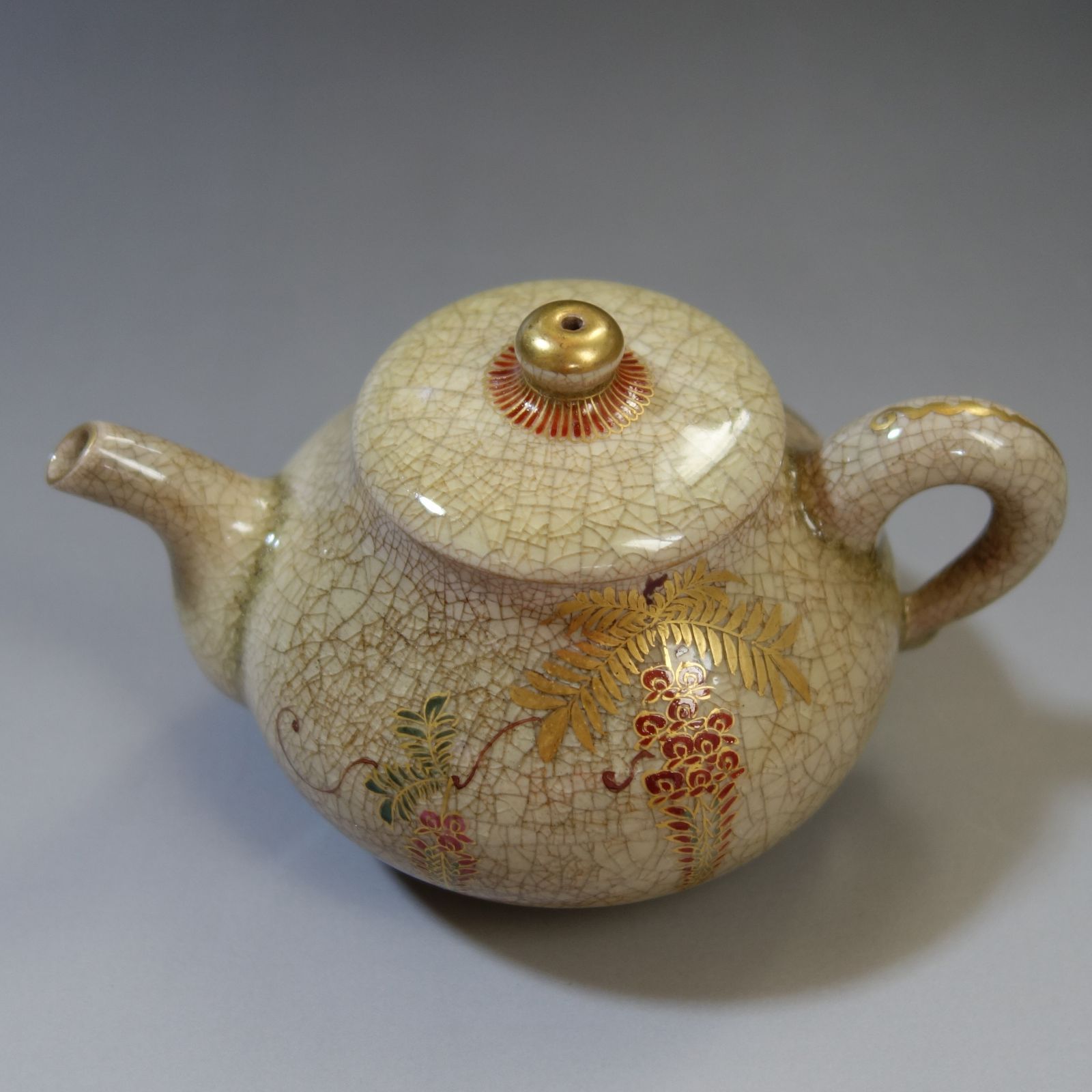 骨董　古薩摩　薩摩焼　美人と猫　手鞠　金彩　色絵　茶器　茶碗　１客 骨董 古薩摩 薩摩焼 美人と猫 手鞠 金彩 色絵 茶器 茶碗 1客