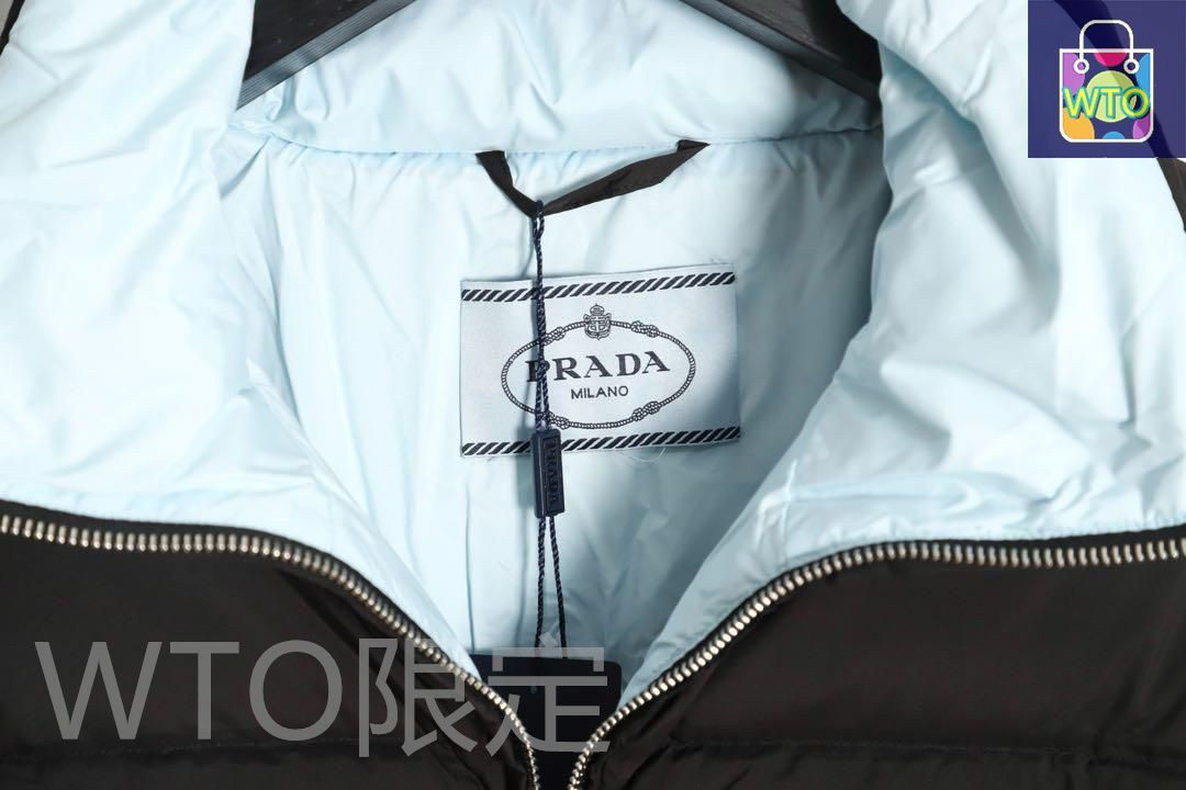 【PRADA23冬】29Y056 クロップドで可愛い ダウンジャケット PRADA23冬】29Y056 クロップドで可愛い ダウンジャケット (PRADA