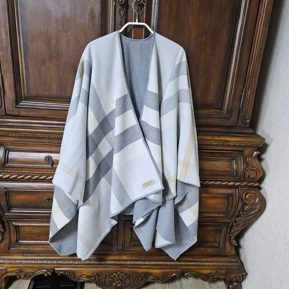 美品✨バーバリーロンドン イタリア製 ボウタイ ケープ ポンチョ ウール グレー BURBERRY(バーバリー) グレー チェック ウール ポンチョケープ