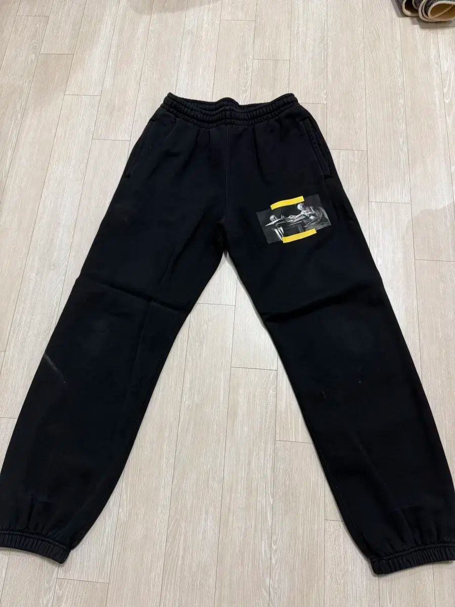 オフホワイト カラヴァッジオ ジョガー スウェット パンツ