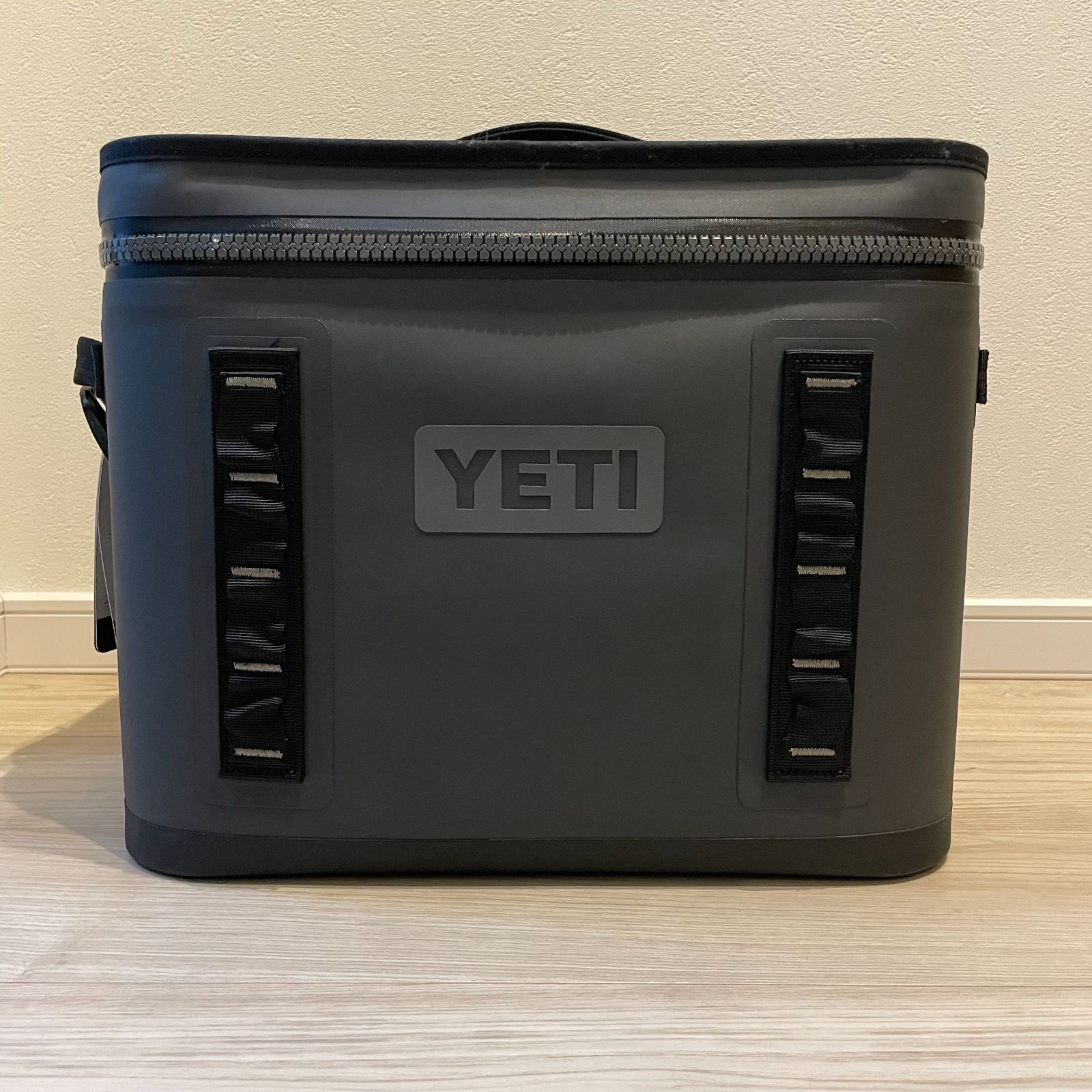 新品未使用＊【チャコール】YETI Hopper Flip 18 Soft Cooler - メルカリ