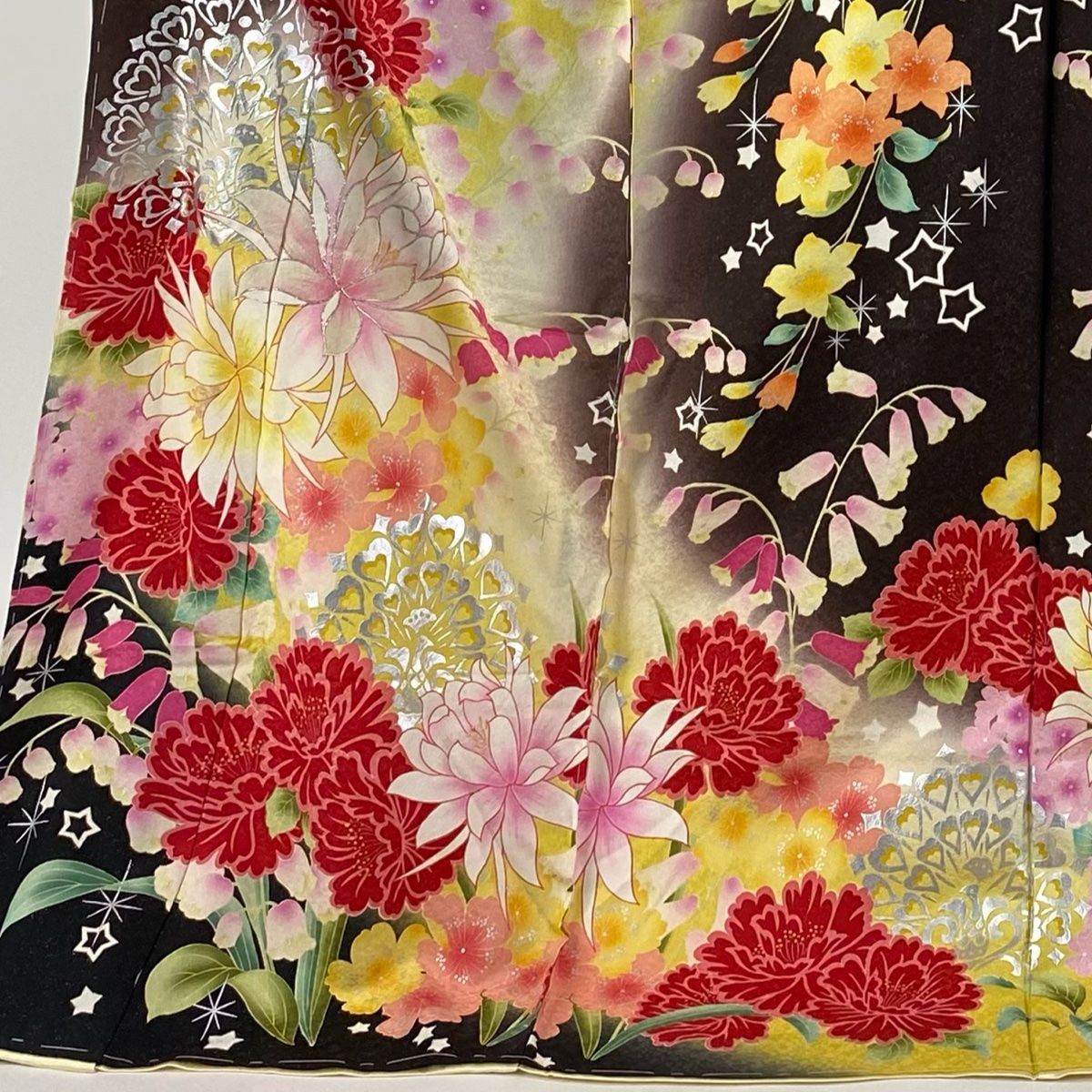 美品　孔雀　ラメ　逸品　金彩　赤　草花　フルセット　振袖　振り袖 美品 孔雀 ラメ 逸品 金彩 赤 草花 フルセット 振袖 振り袖