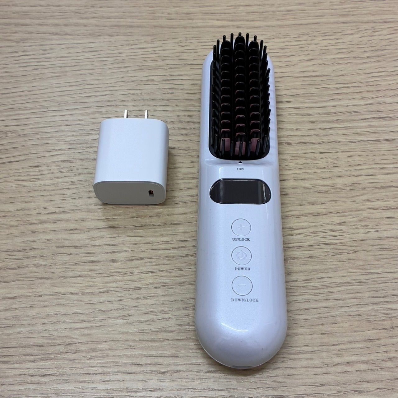 Y0718]HUNTKEY 髪ツヤ コードレスヘアブラシ アイロン ホワイト HBI-X1