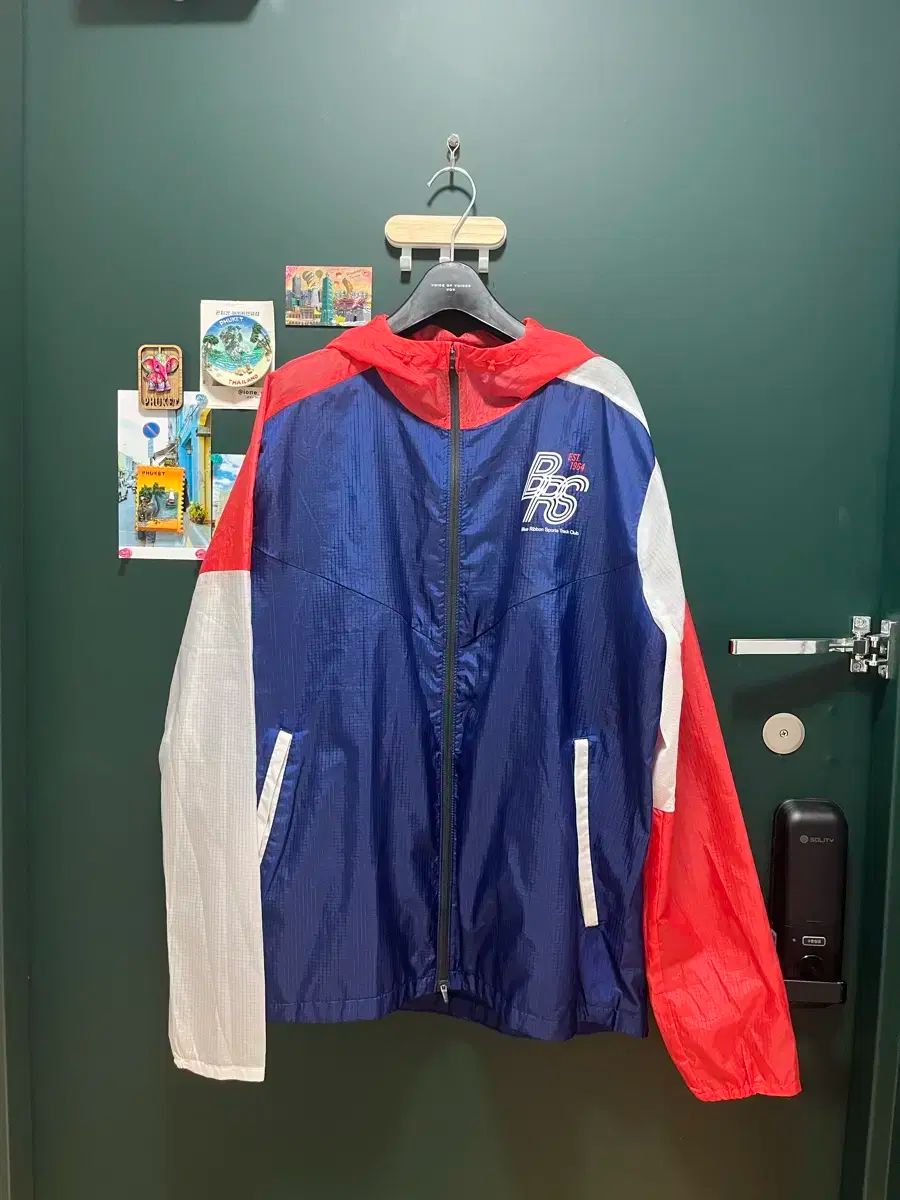 ナイキ ブルーリーボ​​ン COAST TO COAST ランニング ウィンドブレーカー Mサイズ