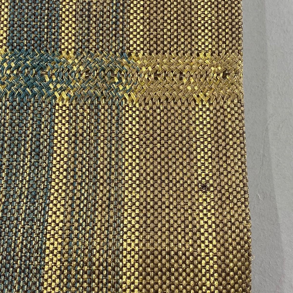 T12 未使用袋帯秀品幾何学模様 銀糸お太鼓柄正絹　美品 袋帯 美品 秀品 縞 幾何学模様 金銀糸 金色 お太鼓柄 正絹