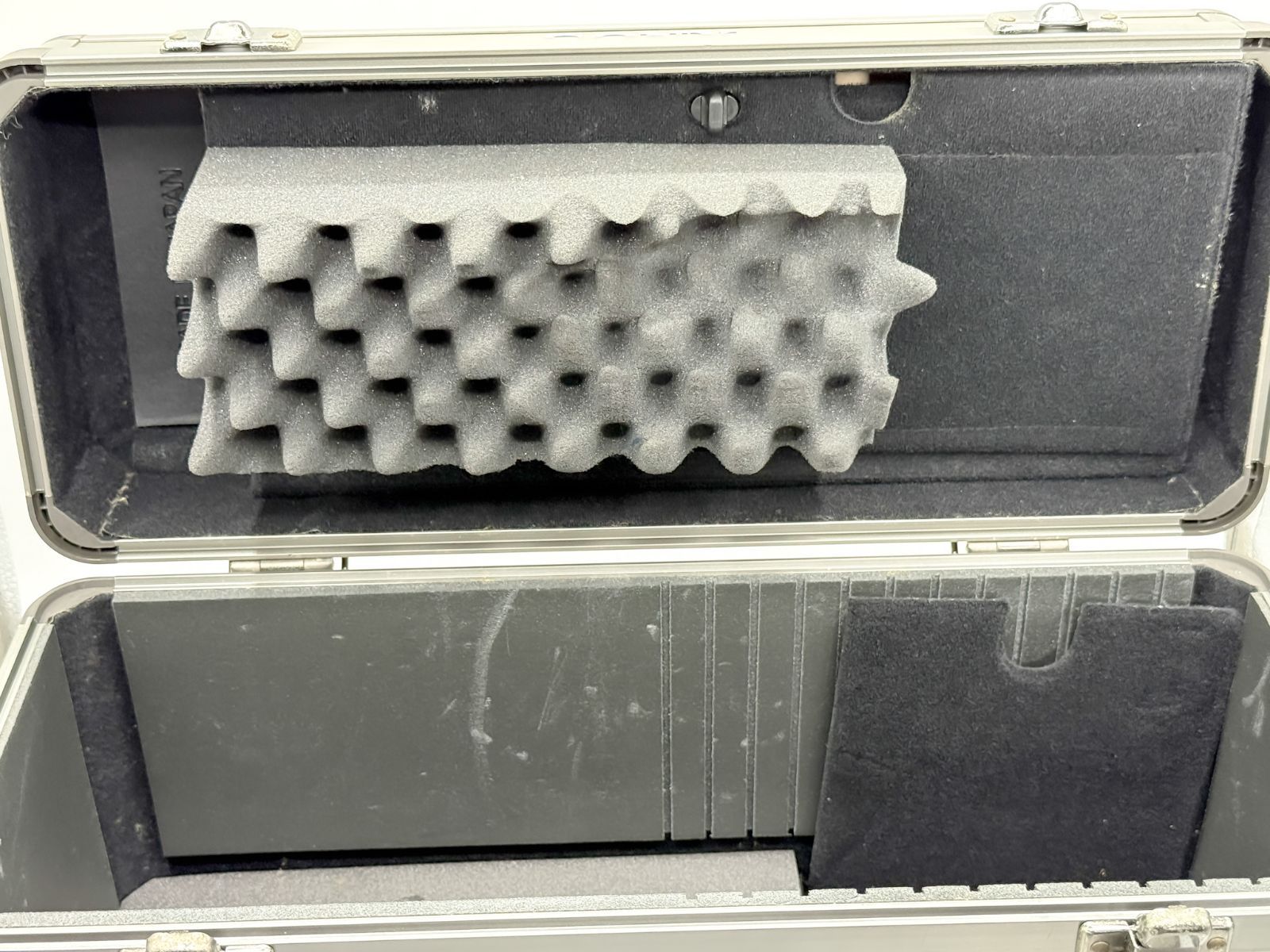 SONY Video8 システムケース LCH‑V8902 鍵付き／ショルダーストラップ