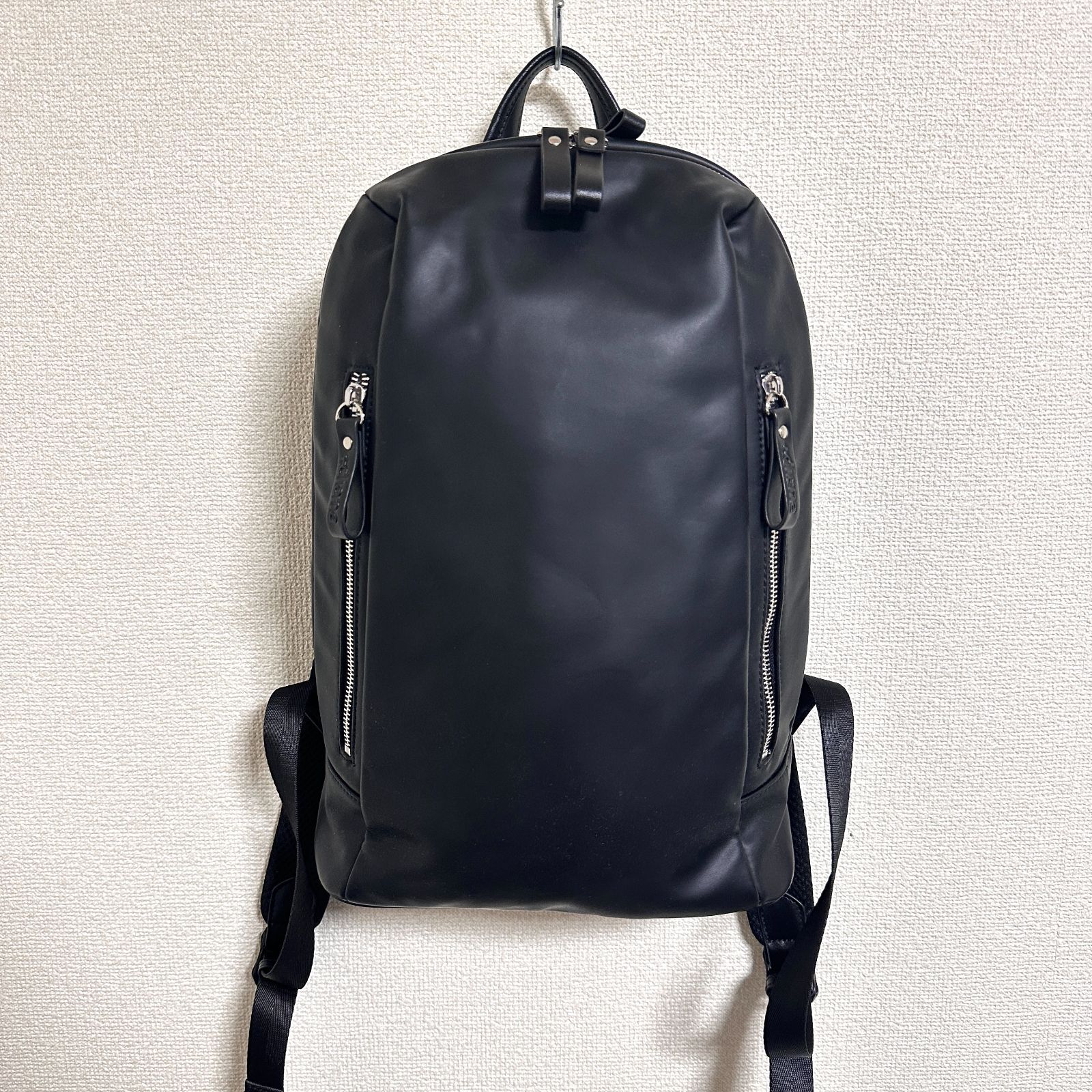 diana シリコンレザーA4リュック ブラック 撥水シリコーンレザーのA4