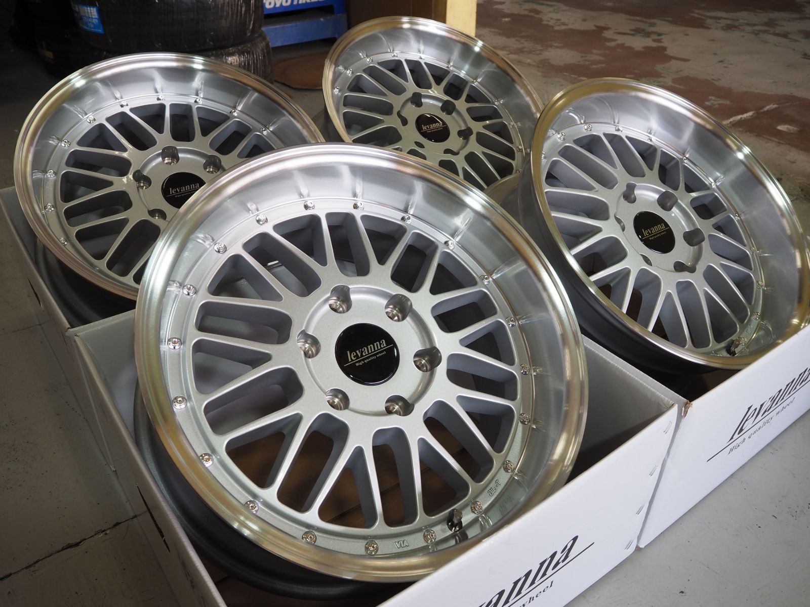 225|50R18LT