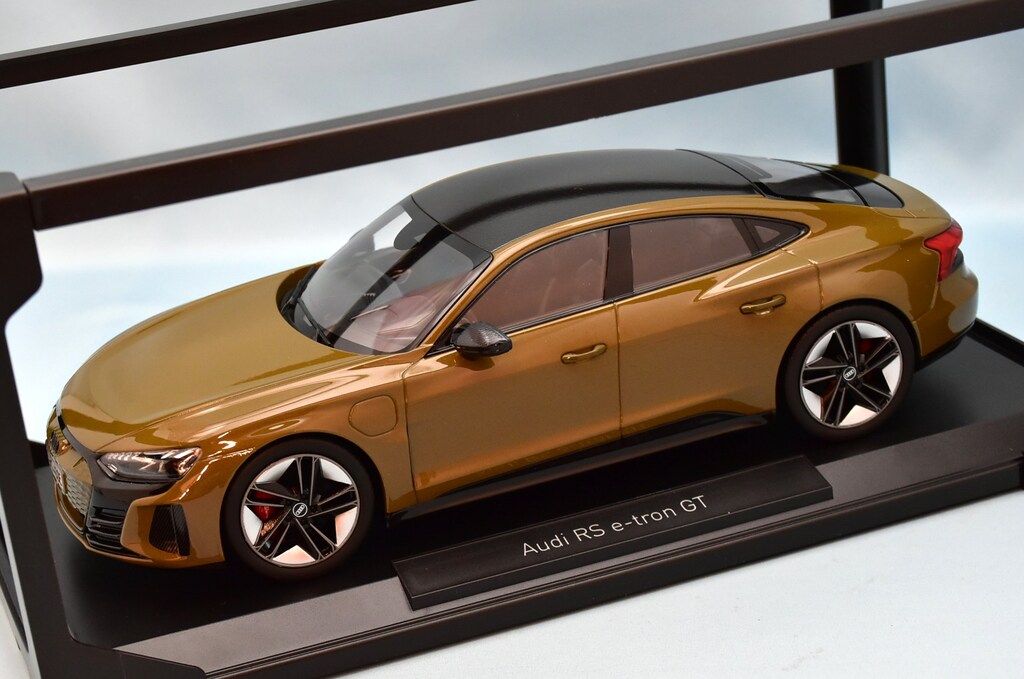 NOREV 1|18 アウディ RS e-tron GT 2021 メタリックオリーブ