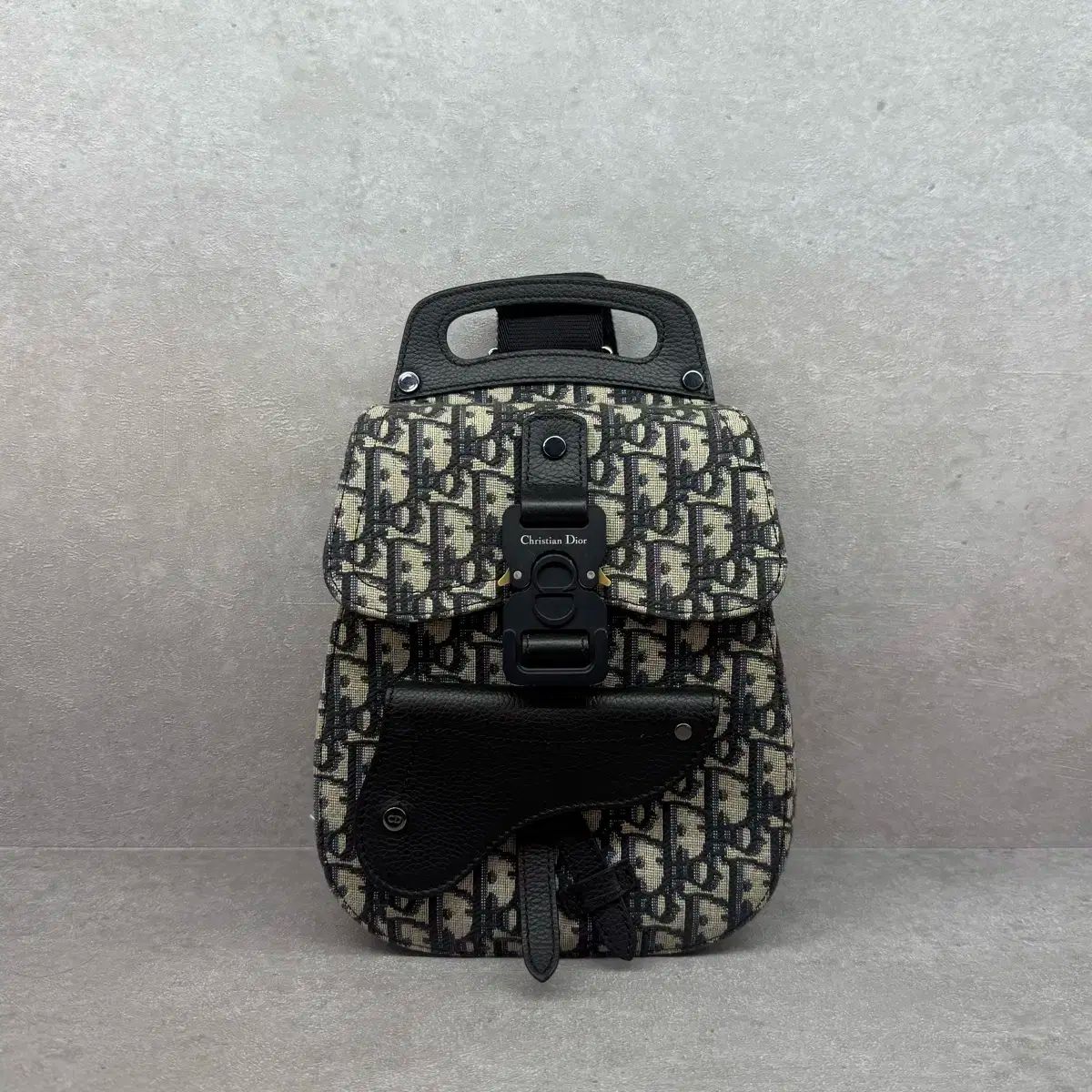 COS】スイングマイクロクロスボディバッグ J*E様 【COS】スイング