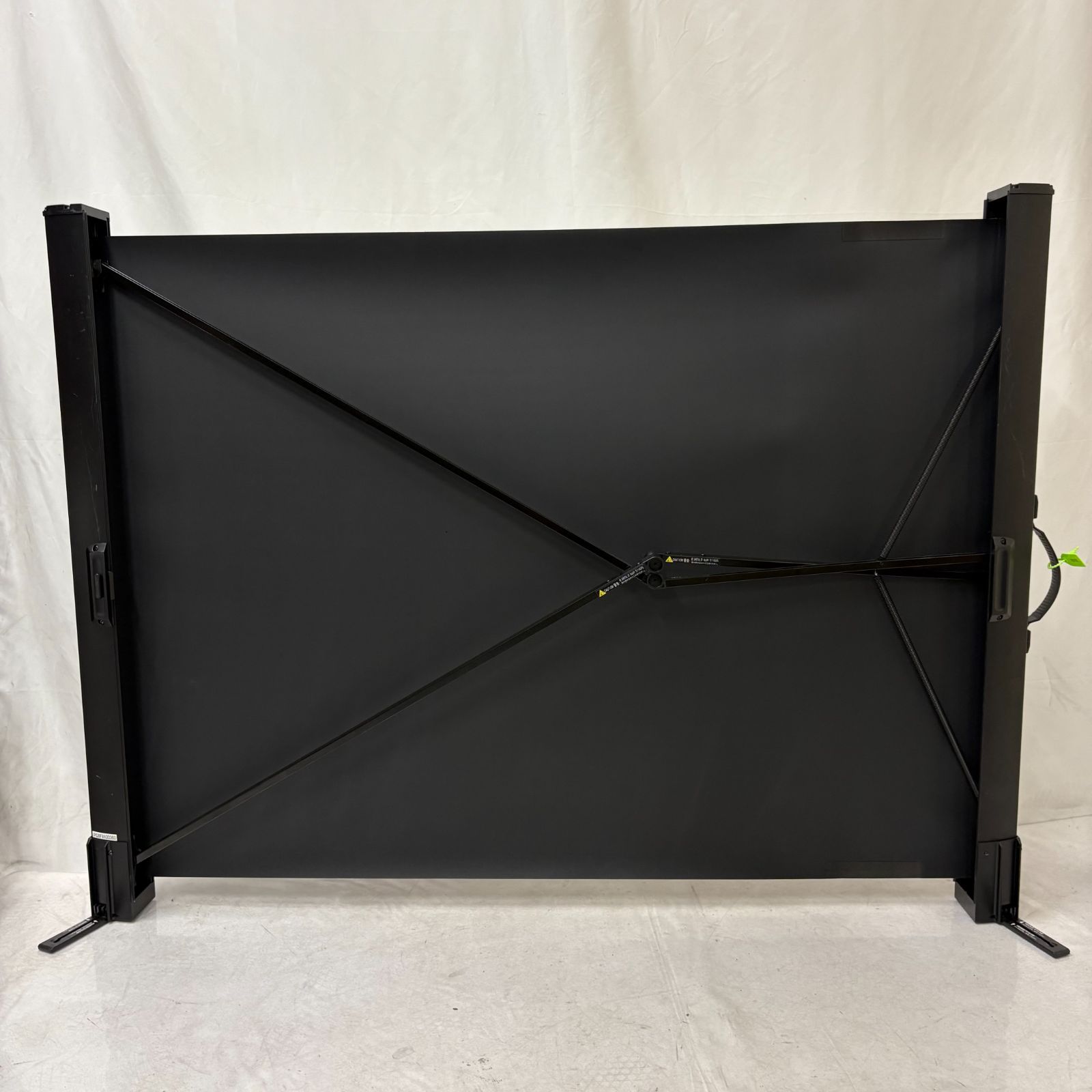 中古美品 EPSON ELPSC32 携帯型ロールスクリーン/ 50型/ 4：3 EPSON