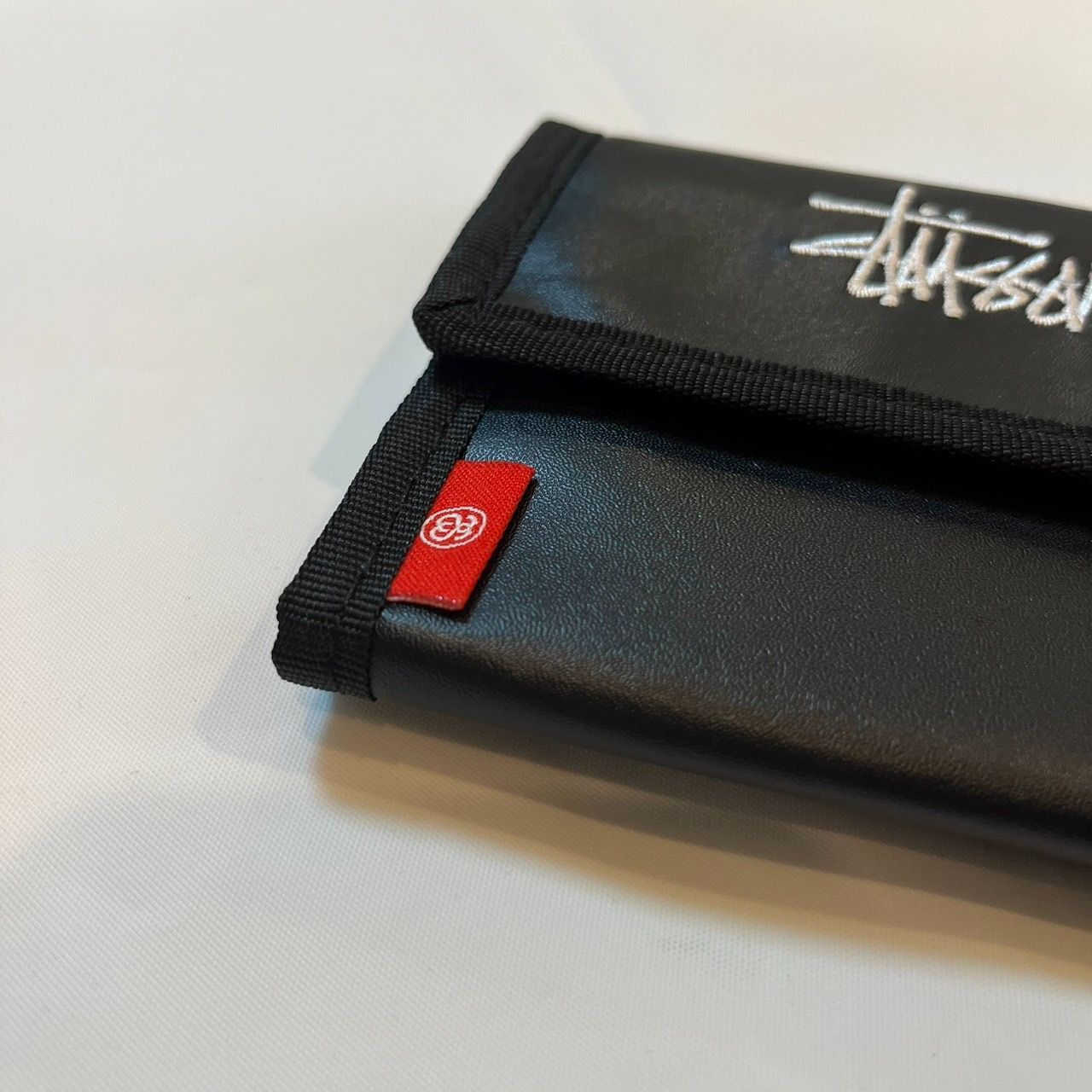 stussy  三つ折り ウォレット　財布 ステューシー Stussy ロゴ刺繍 黒 三つ折り財布｜Yahoo!フリマ