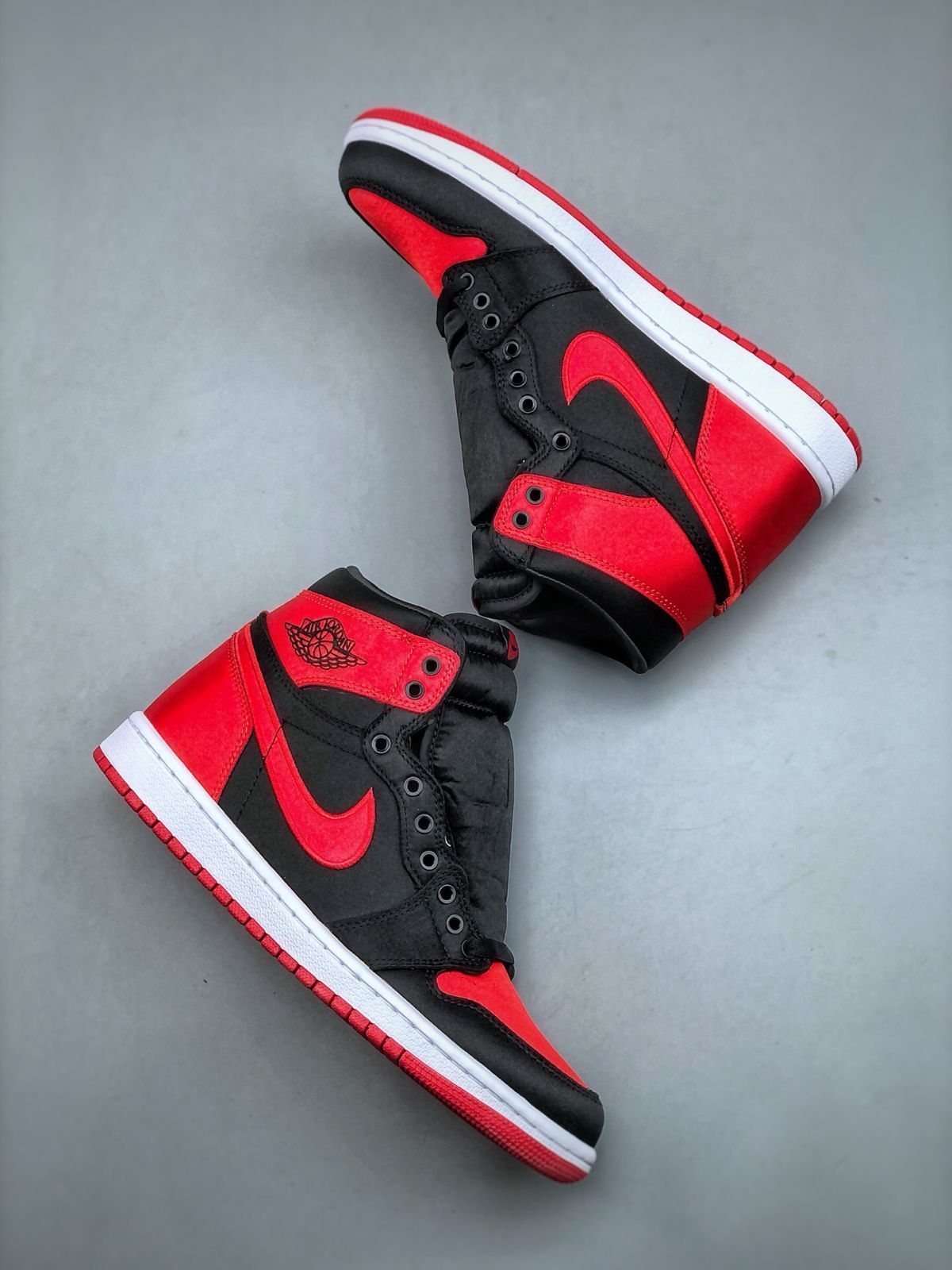 Nike Air Jordan 1　HIGH OG　エア ジョーダン 1 HIGH OG Satin Bred