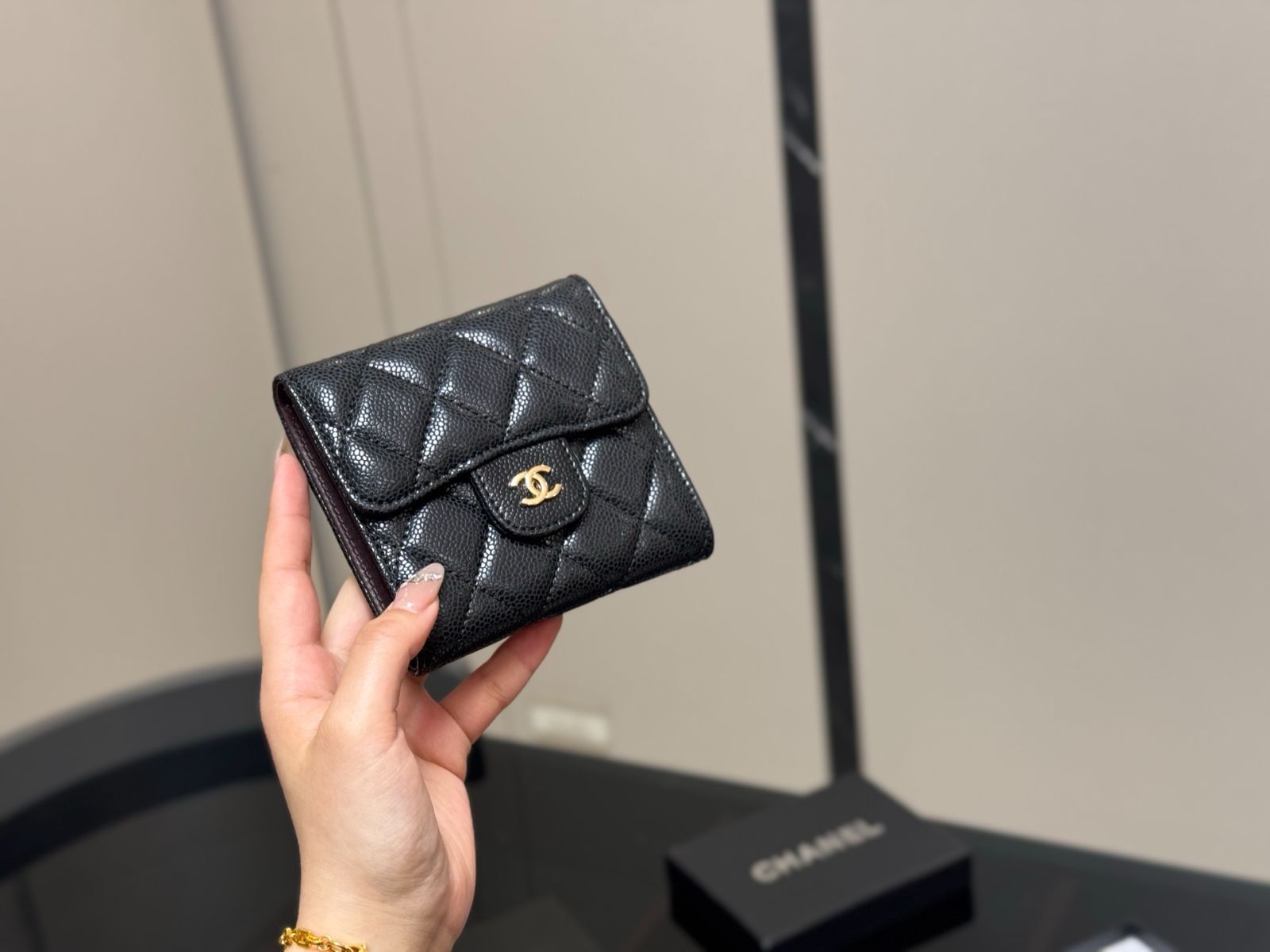 プレゼントにも自分用にも★ CHANEL ショートウォレット プレゼントにも自分用にも☆ CHANEL ショートウォレット