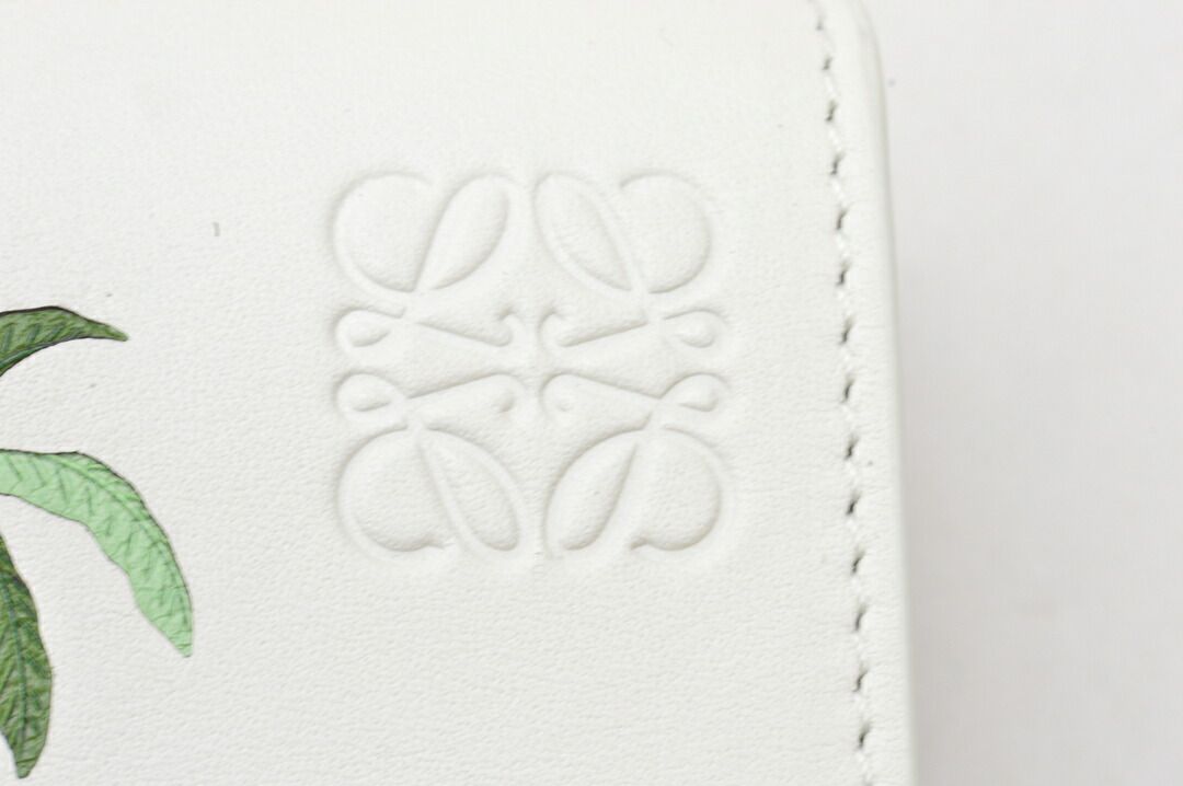 ロエベ スナフジタ LOEWE SUNAFUJITAトライフォールド ウォレット