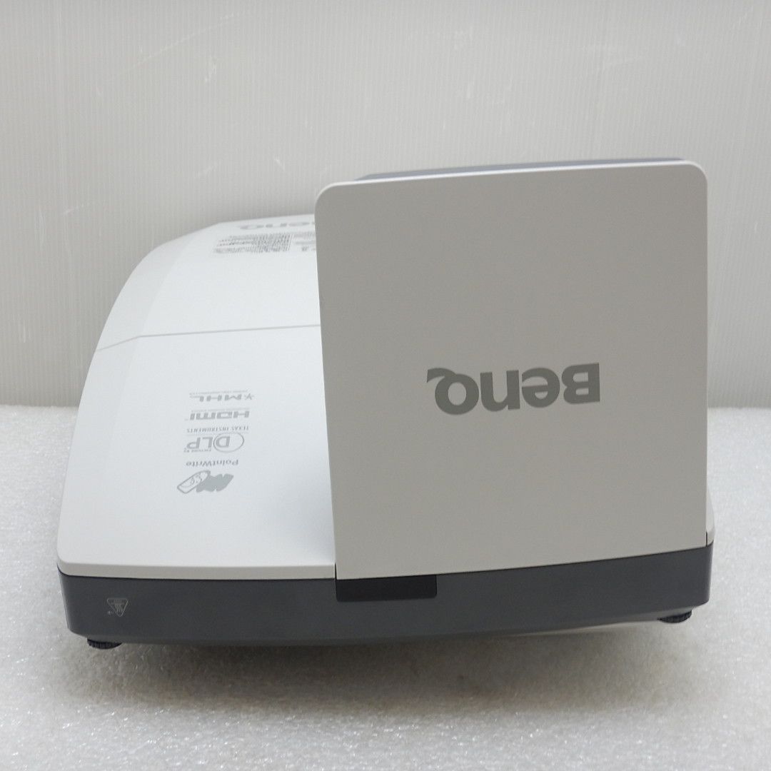 Aランク BenQ MH856UST 超短焦点 DLP プロジェクタ 3500ルーメン ランプ使用時間０時間 壁掛けユニット付属