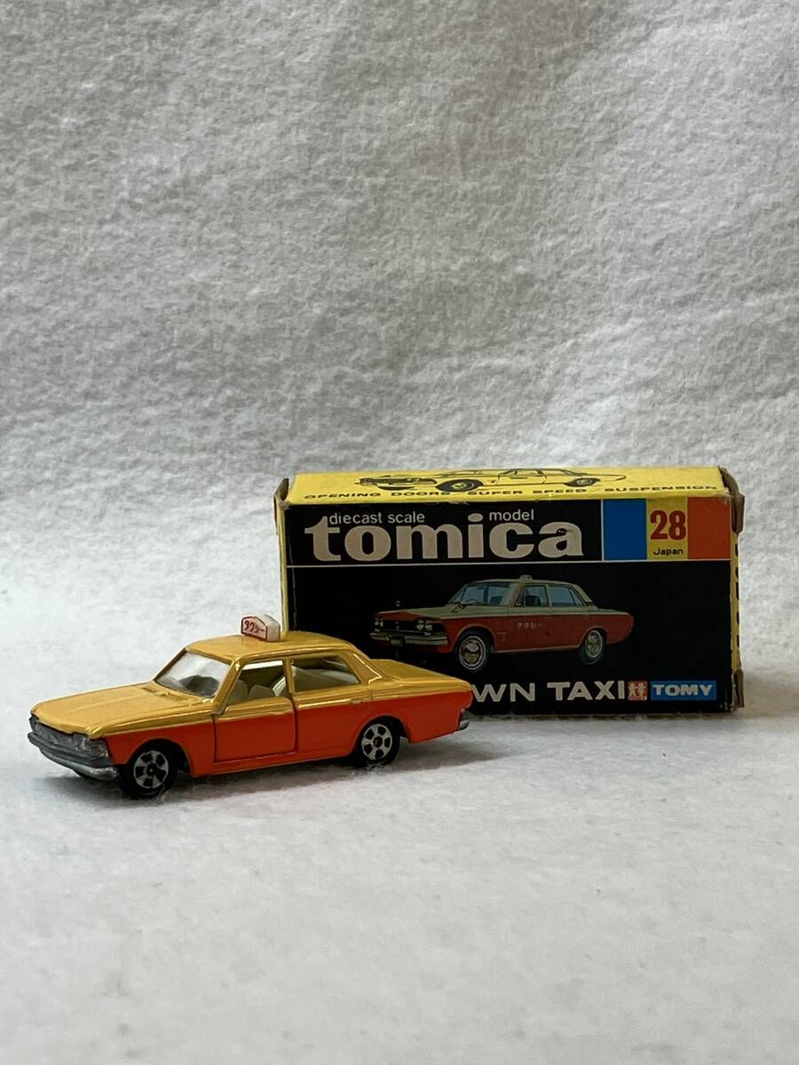 と*か様 トミカ トヨタ クラウン タクシー 1/65 Amazon.co.jp: トミカ 30周年記念 復刻黒箱トミカ 28 クラウン