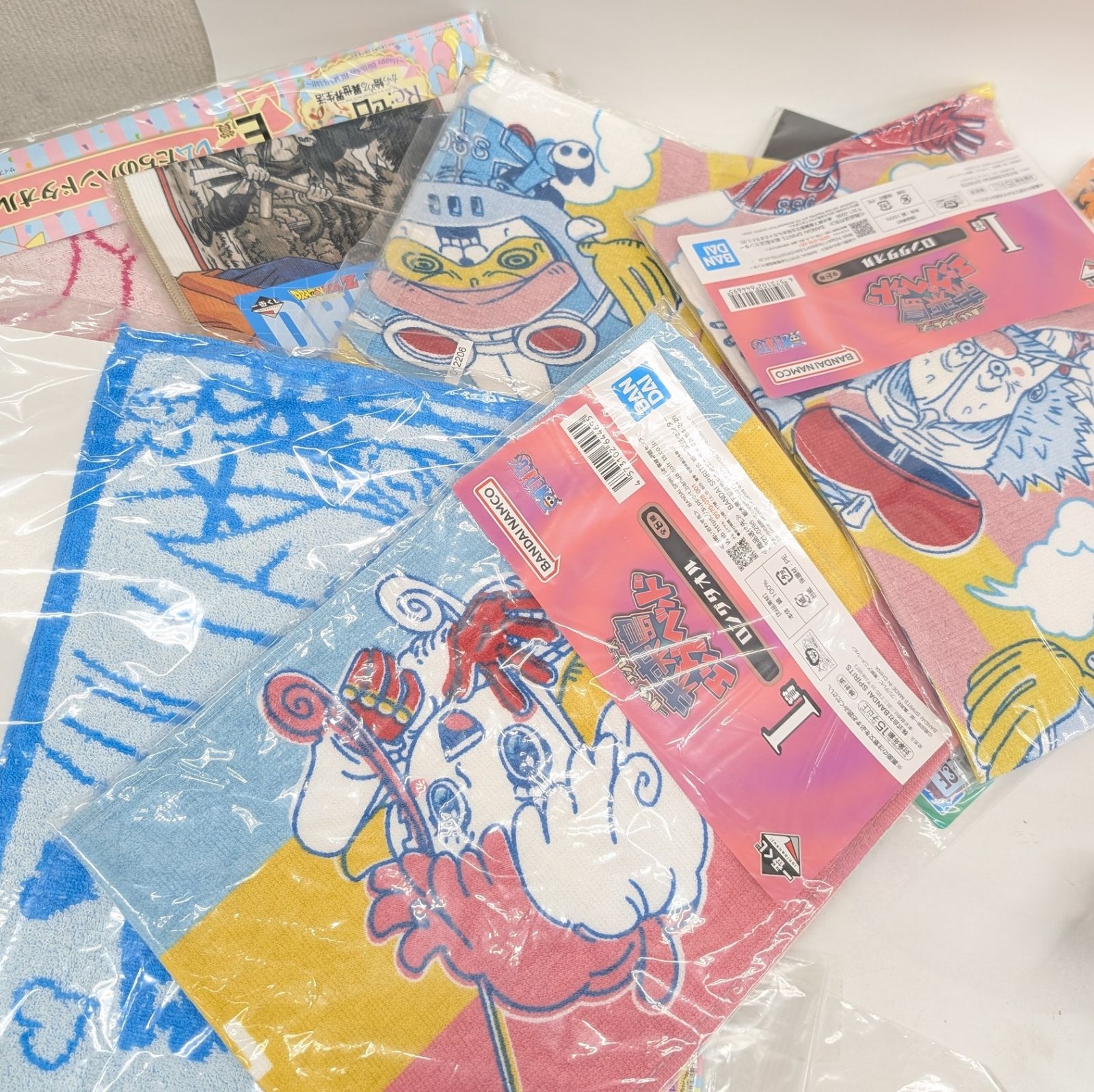 アニメグッズ 大量 まとめ売り 80サイズ 5910A 呪術廻戦 ワンピ リゼロ