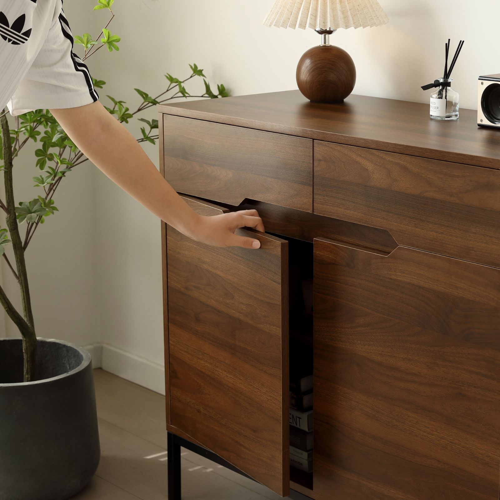 NANAMiキャビネット 脚付き