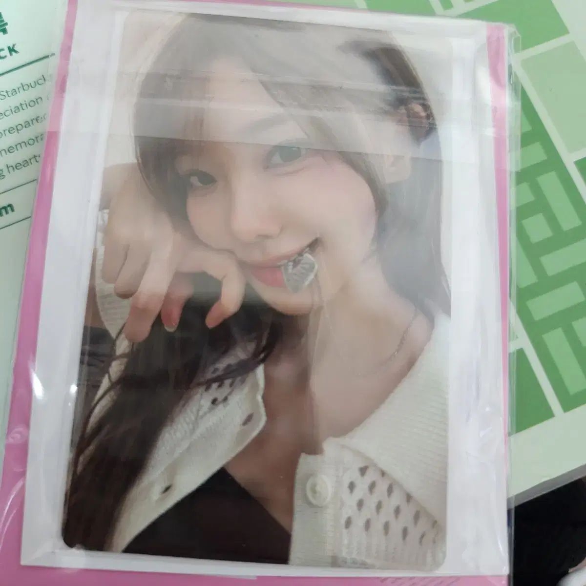 QWER 2周年 ポップアップ ギターピック ネックレス マゼンタ