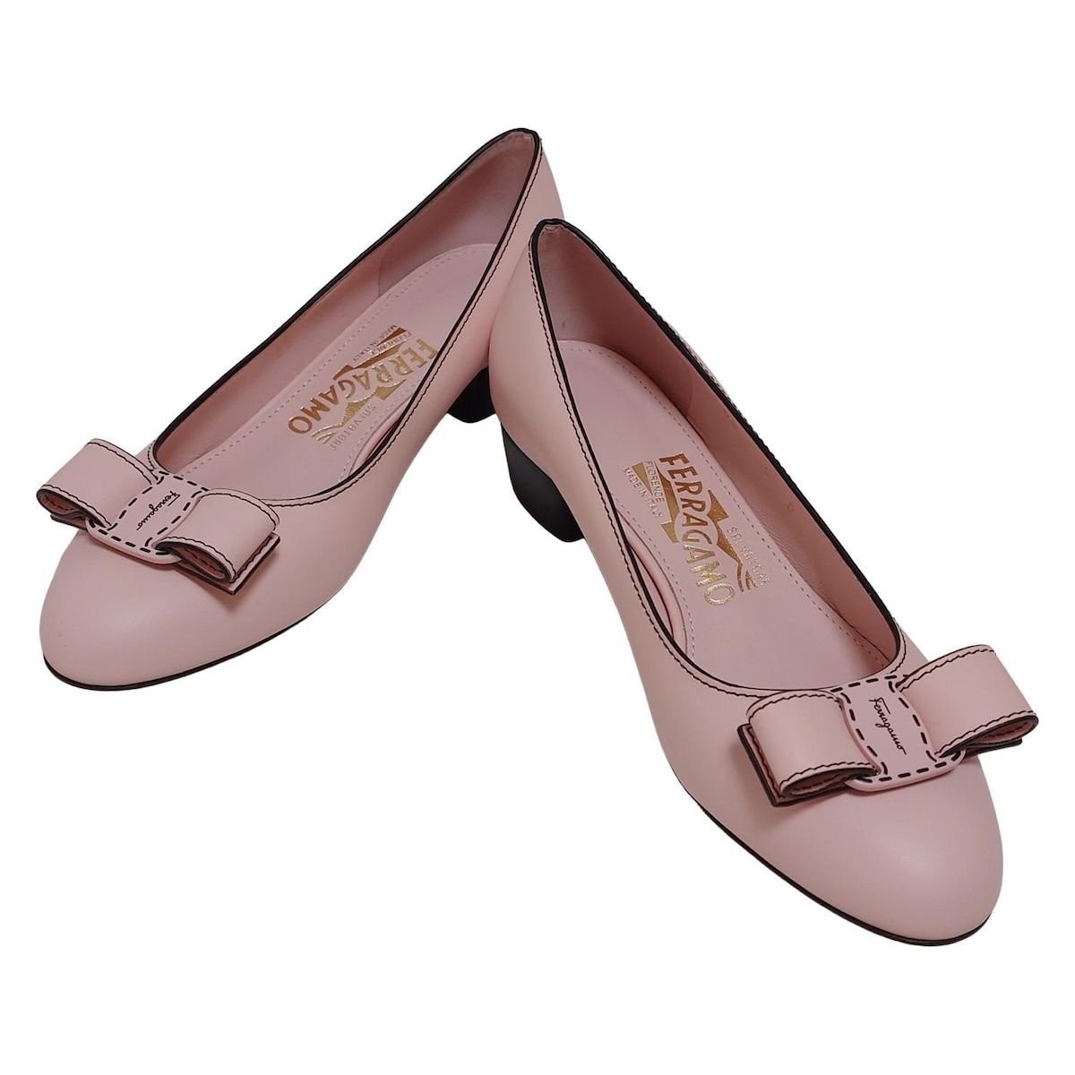 FERRAGAMO SalvatoreFerragamo サルバトーレフェラガモ パンプス 5 D レディース - ライトピンク リボン ヴァラ レザー