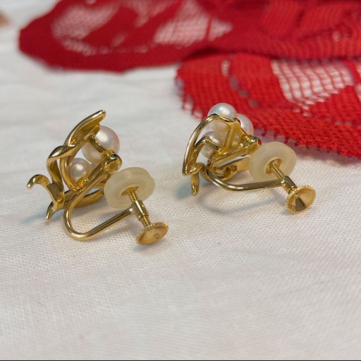 K18 MIKIMOTO/ミキモト のベビーパールが3つ着いたイヤリングです 