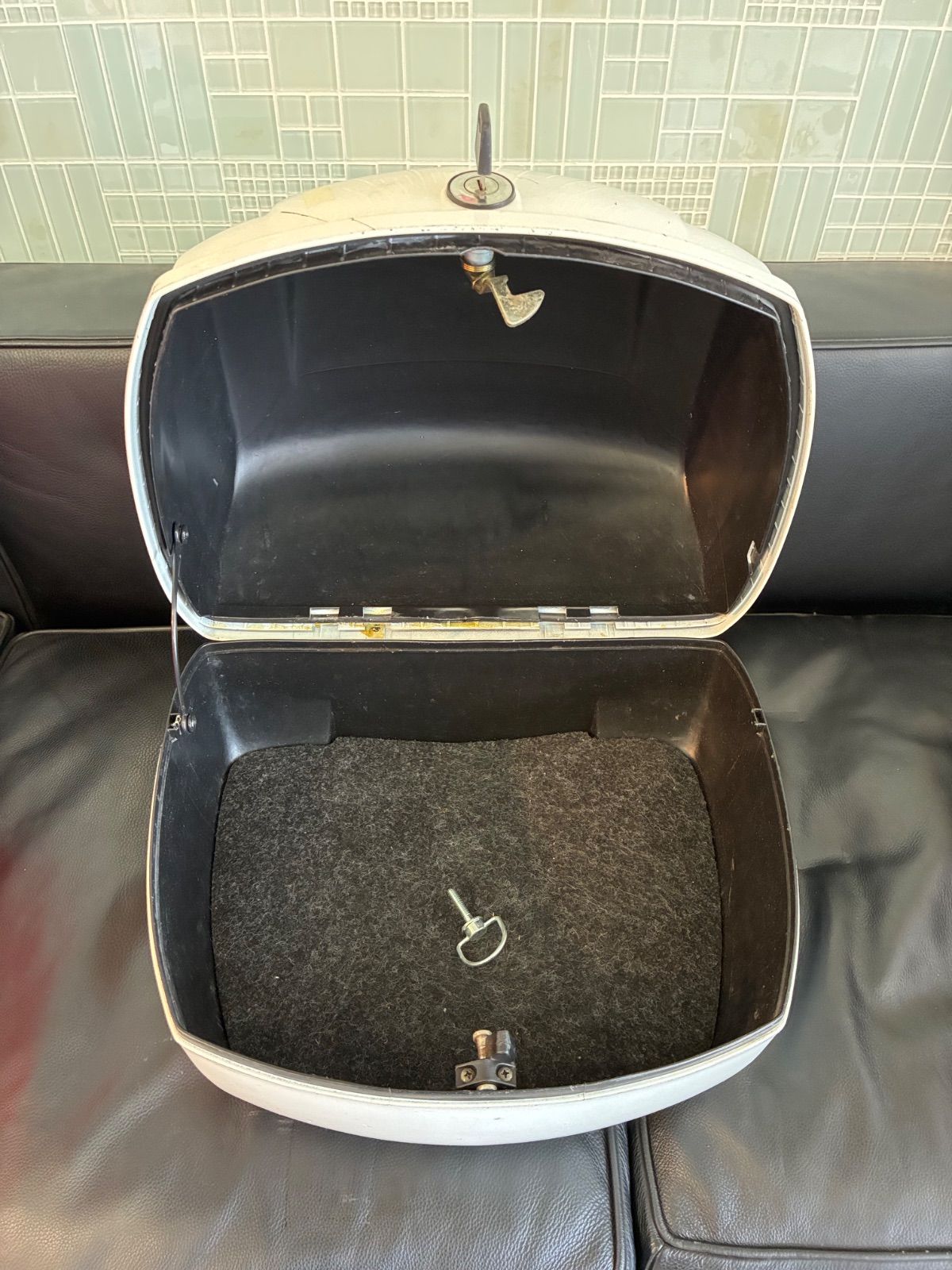 ベスパ純正LX用トップボックスです