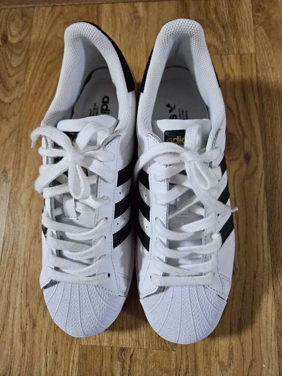 【雷市場（ポンジャン）商品韓国直送】adidas(アディダス) スーパースター EG4958 白黒 265