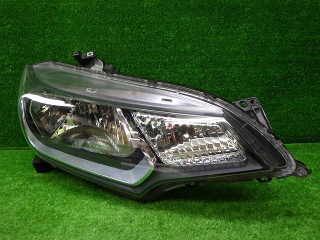 ホンダ　GP5　フィットハイブリッド　前期　右ヘッドライト　ハロゲン　W0349　1　ジャンク品　250221037