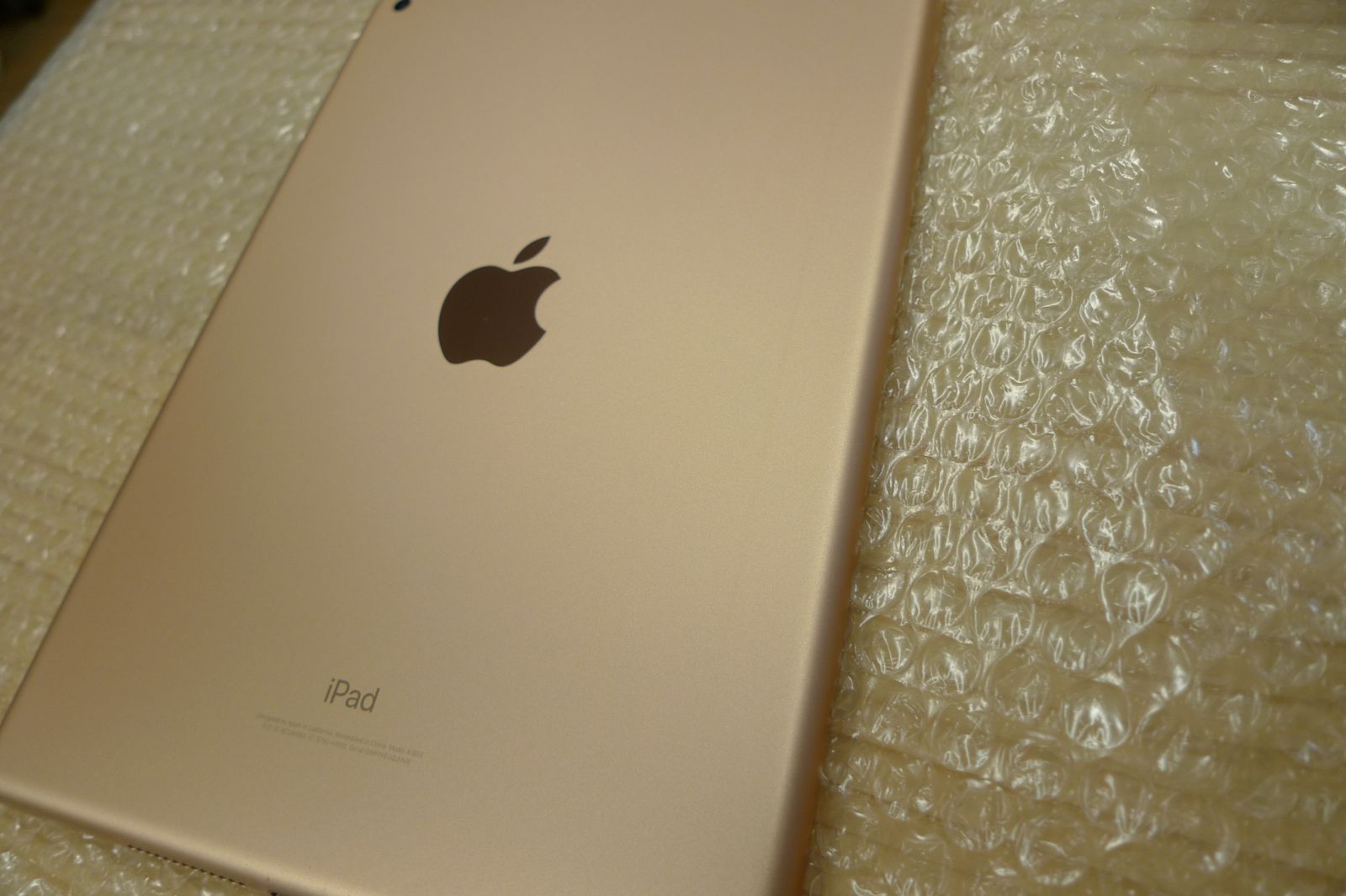 iPad 第6世代 32GB WiFiモデル ゴールド（中古品） 中古】【WiFiモデル