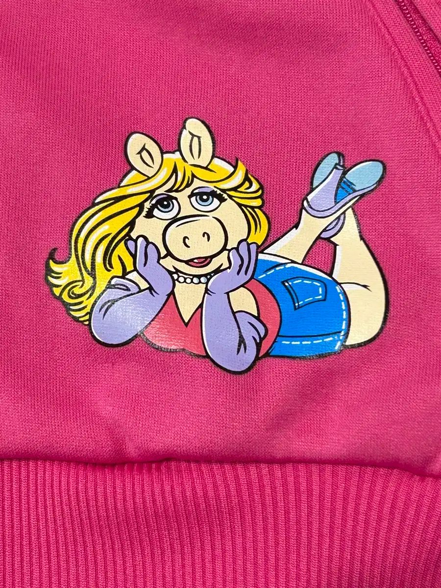アディダス