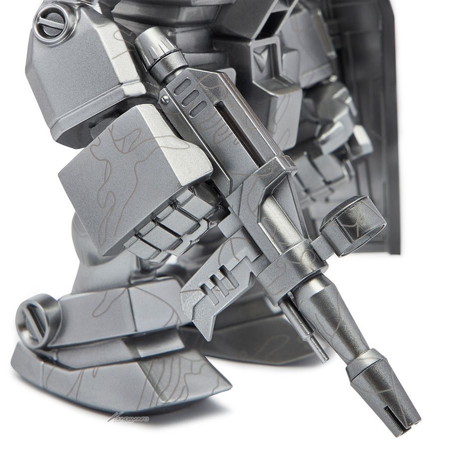 海外限定 QMSV RX-78-2 GUNDAM Ver AAPE ガンダム 海外限定 QMSV RX-78-2 GUNDA Ver AAPE 希少品 機動戦士