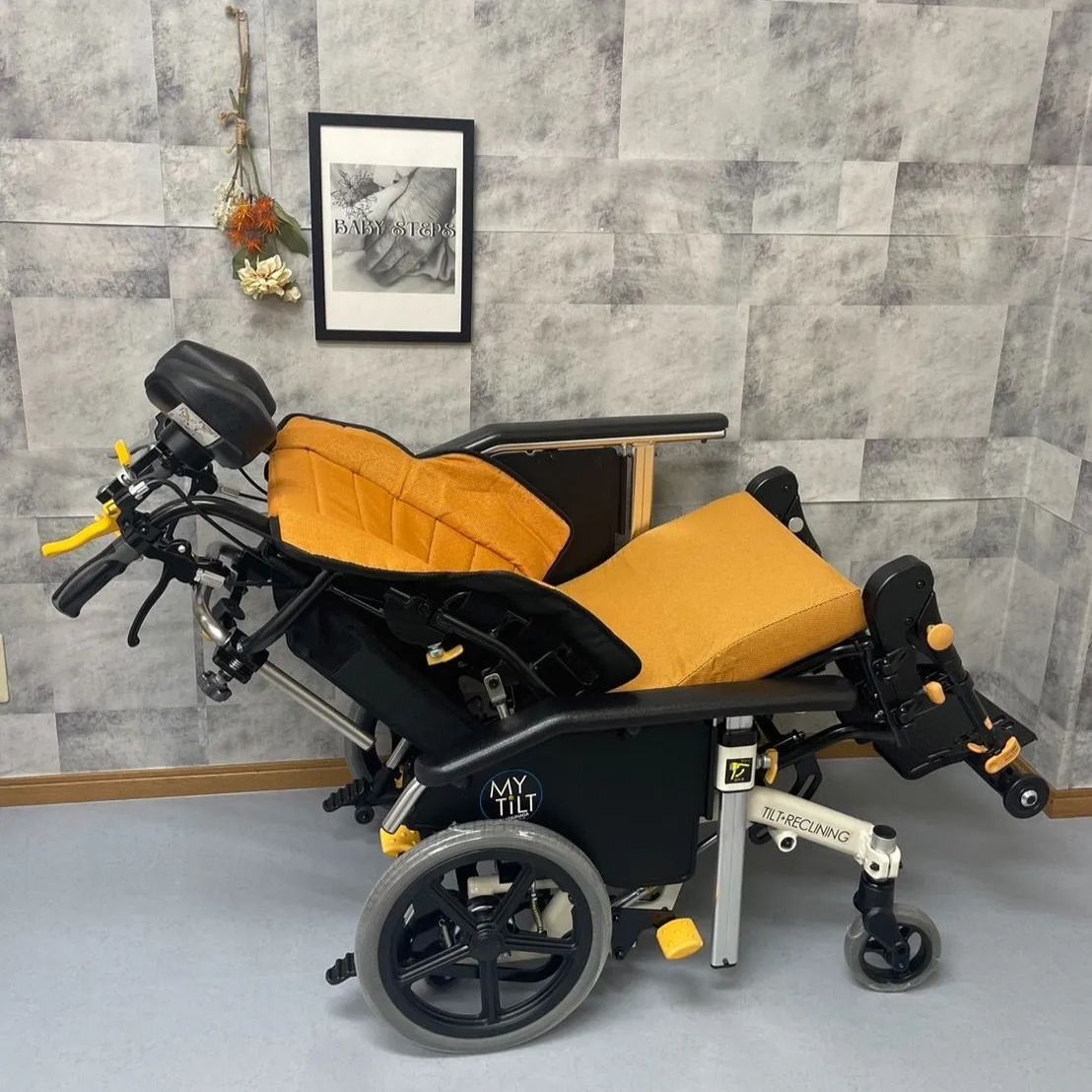 MH-SR3DL マイチルト・ミニ3D  松永製作所  介助式車椅子 ノーパンクタイヤ  MATSUNAGA  スリム型 コンパクト  中古 介護用品　リクライニング ティルト MH-SR3DL マイチルト・ミニ3D 松永製作所 介助式車椅子 ノーパンク