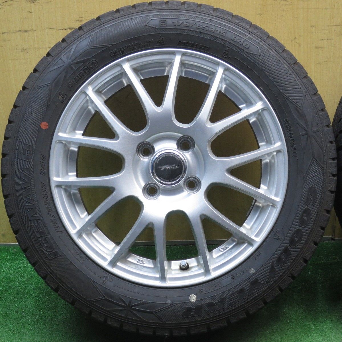 バリ溝！21年！キレイ！8.5分☆スタッドレス 175/65R15 ブリヂストン 