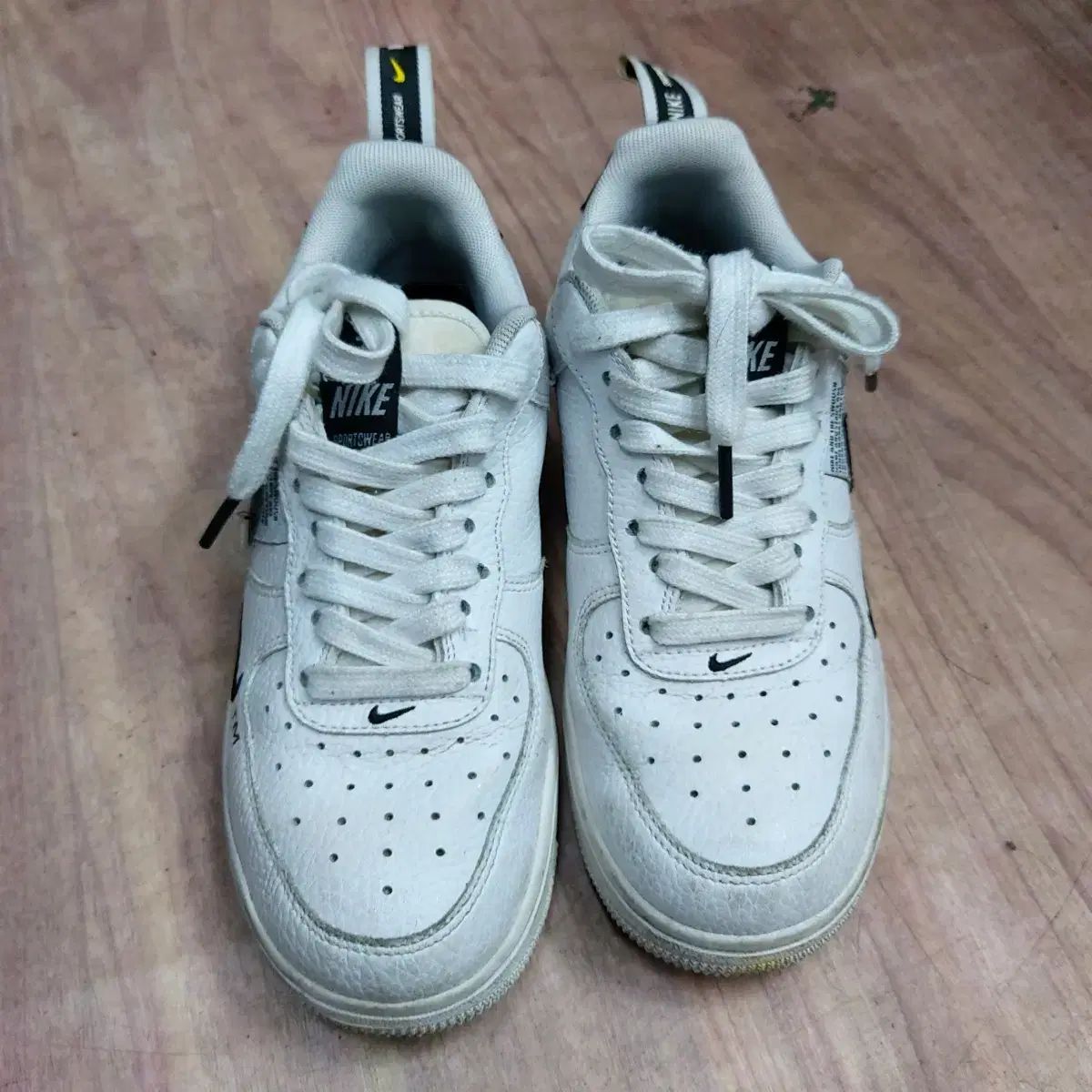 NIKE(ナイキ) エアフォース 1 ロイヤリティ ハイトブラック レディース 225 4j21
