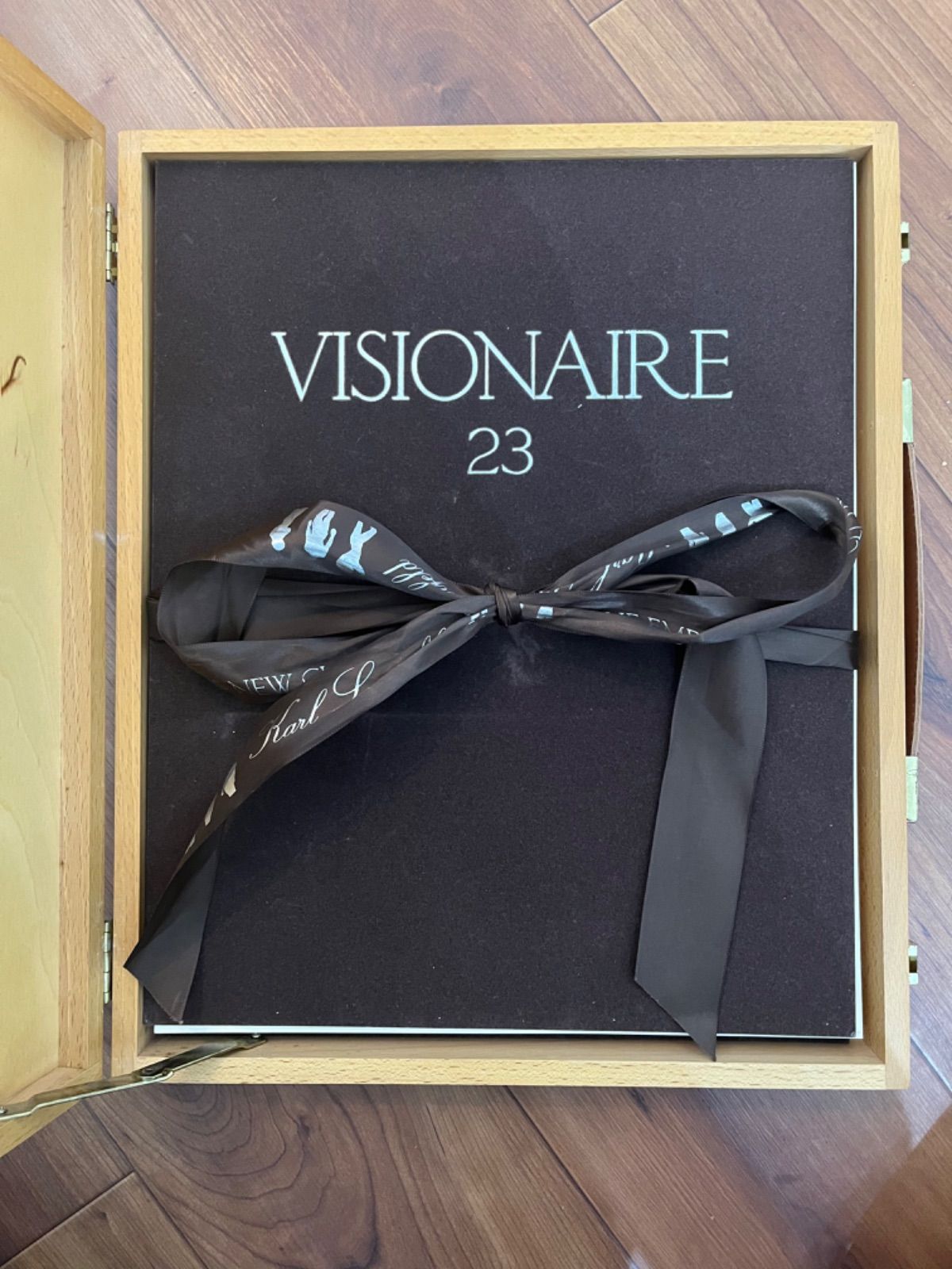 品質のいい Visionaire 23 KARL LAGERFELD カール・ラガーフェルド 本