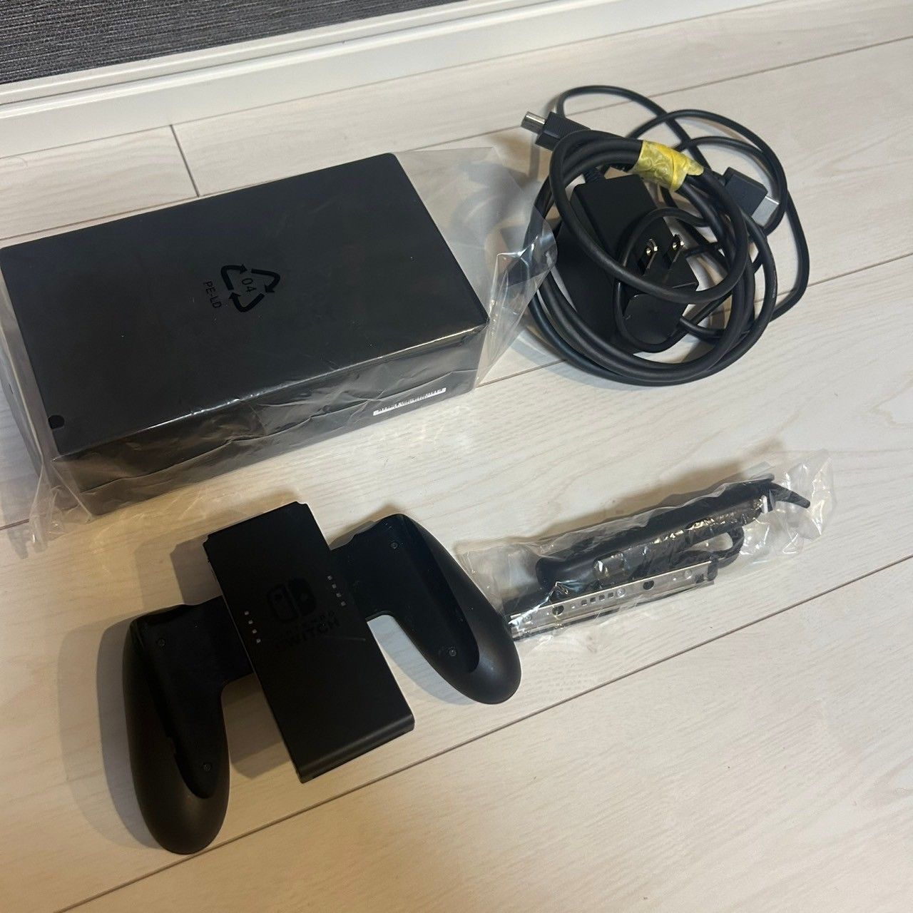 Nintendo Switch 本体・外箱あり、付属品一部なし［HAC-001］ s-l400.jpg
